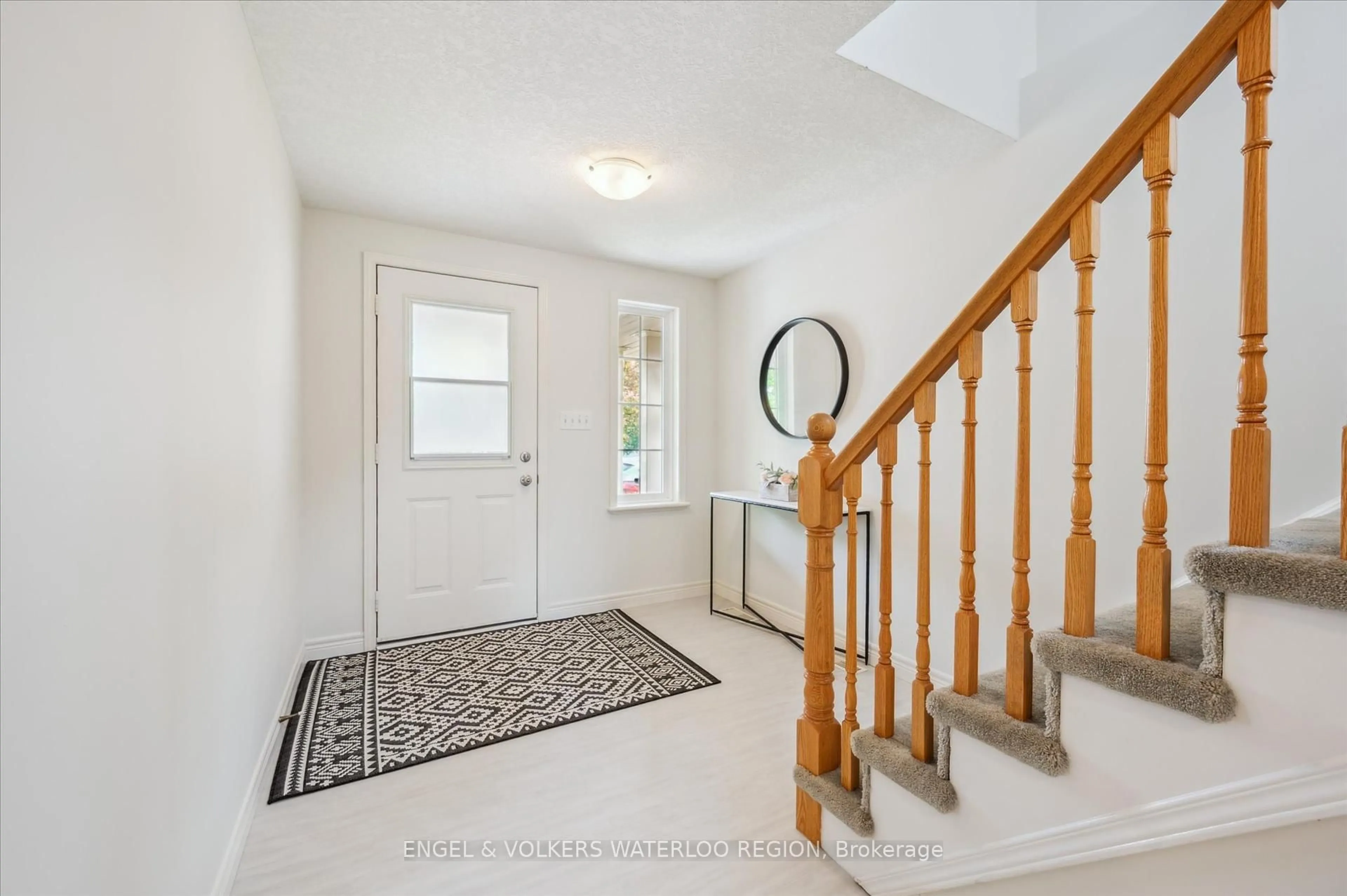 Indoor entryway for 457 Brigantine Dr, Waterloo Ontario N2K 4A1