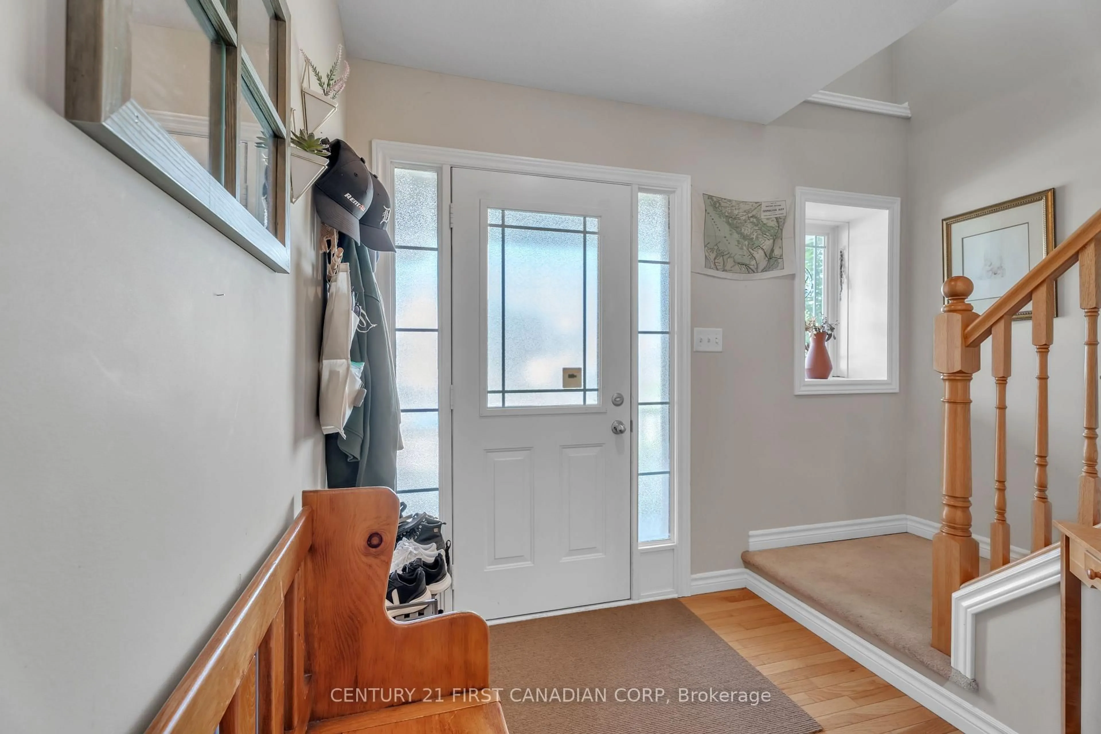 Indoor entryway for 1853 Rollingacres Dr, London North Ontario N5X 4K5