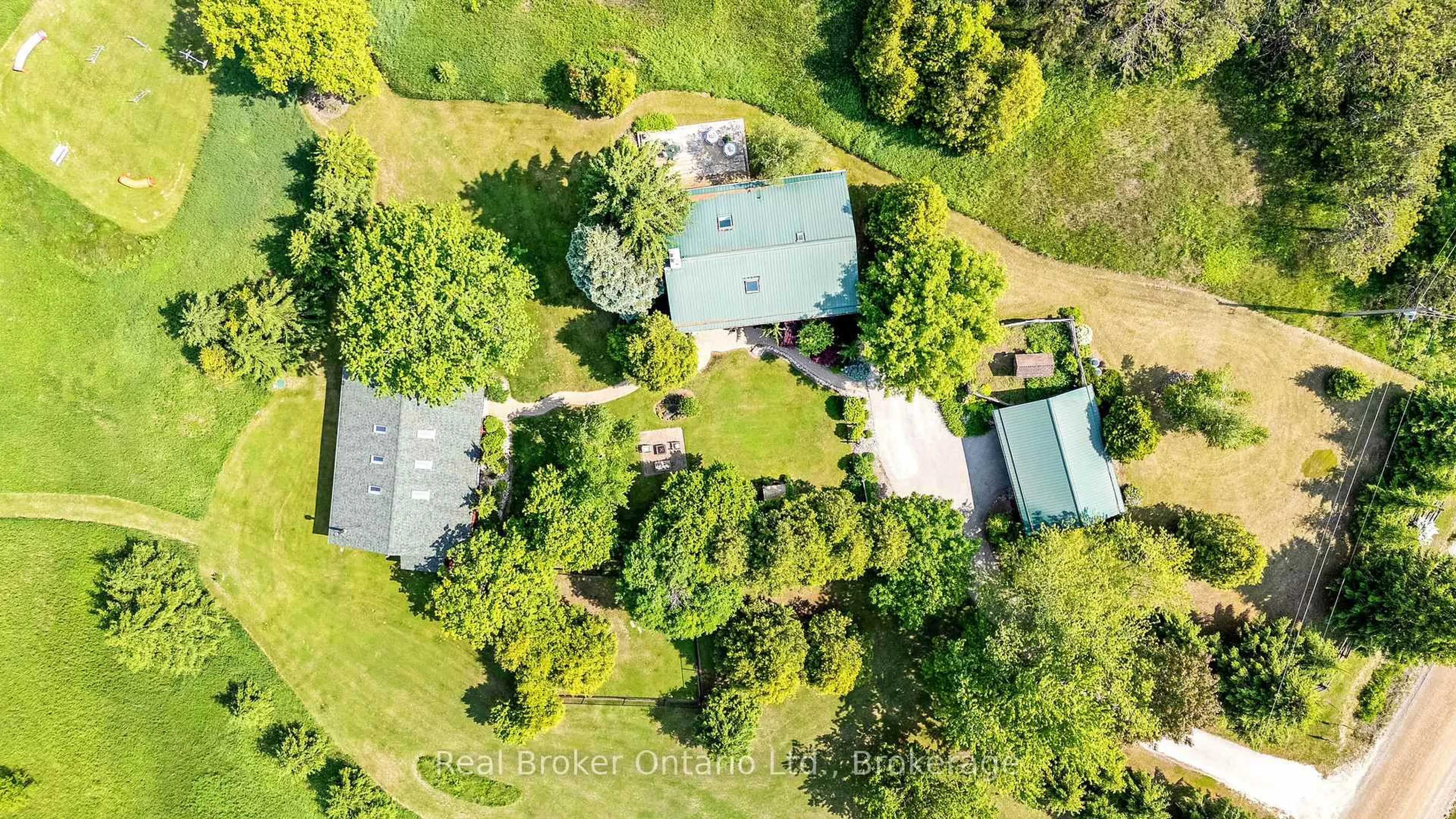 A pic from outside/outdoor area/front of a property/back of a property/a pic from drone, unknown for 9126 Sideroad 27, Erin Ontario L0N 1N0