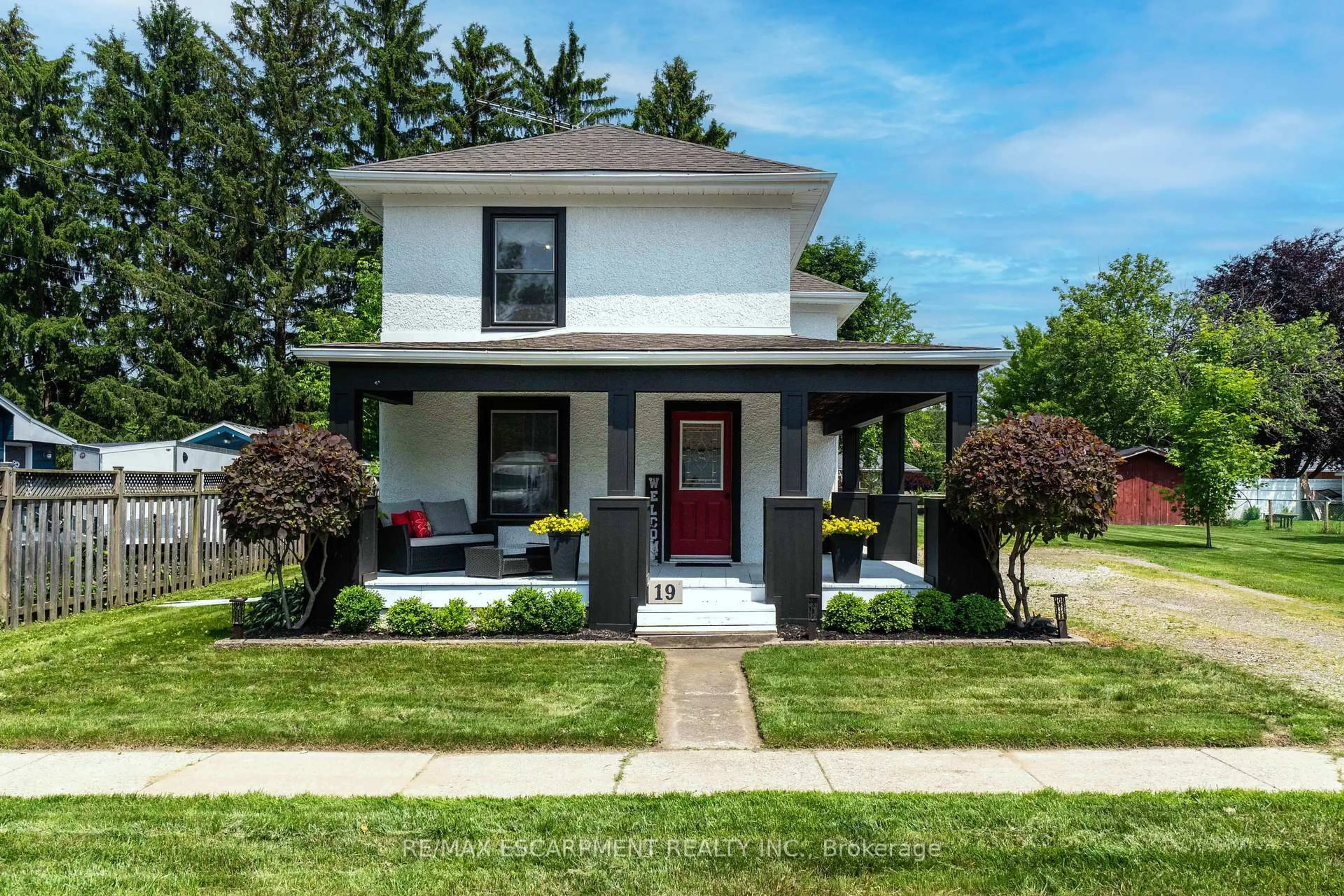 Home with vinyl exterior material, street for 19 Dufferin St, Brant Ontario N0E 1A0