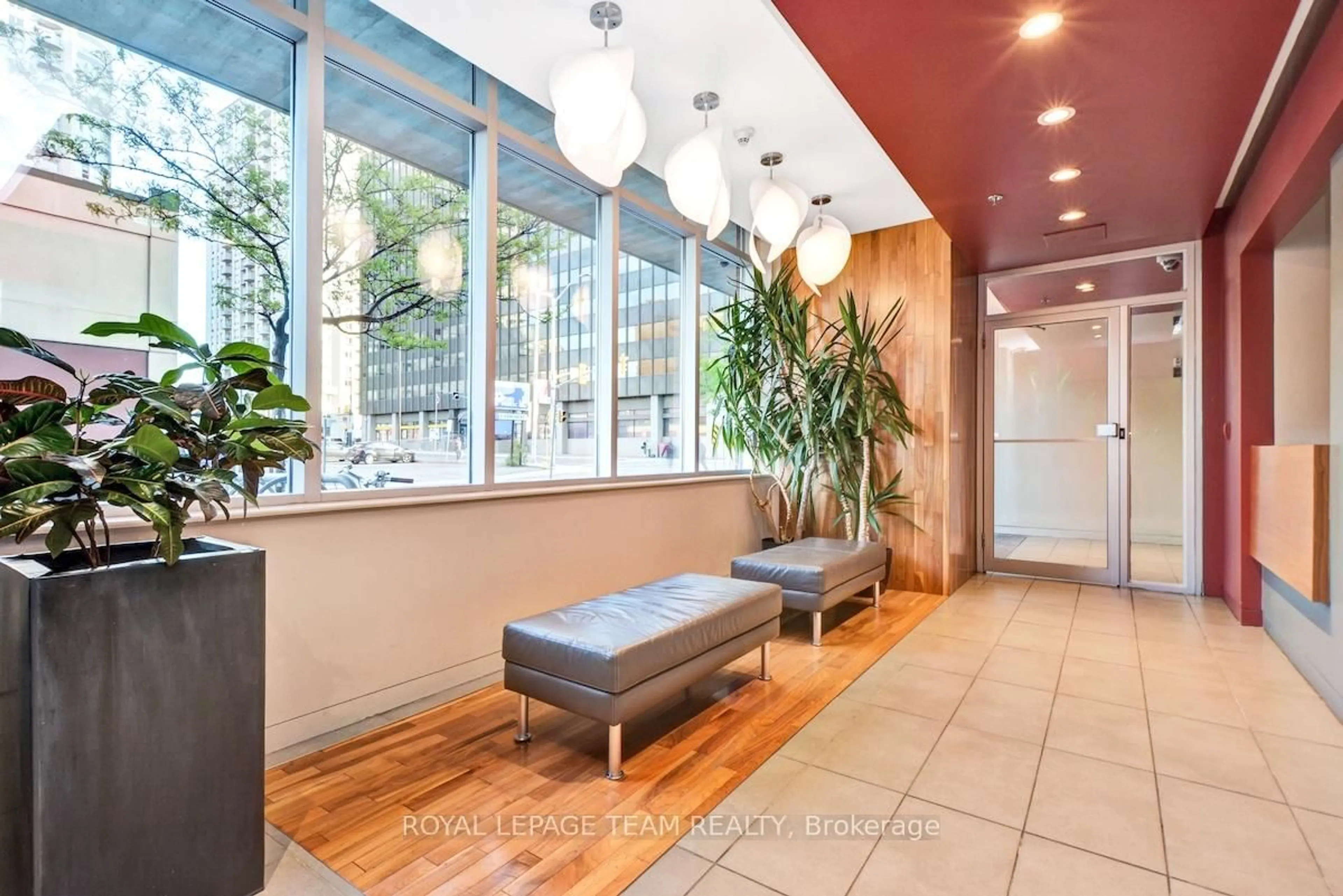 Indoor foyer for 179 George St #705, Ottawa Ontario K1N 1J8
