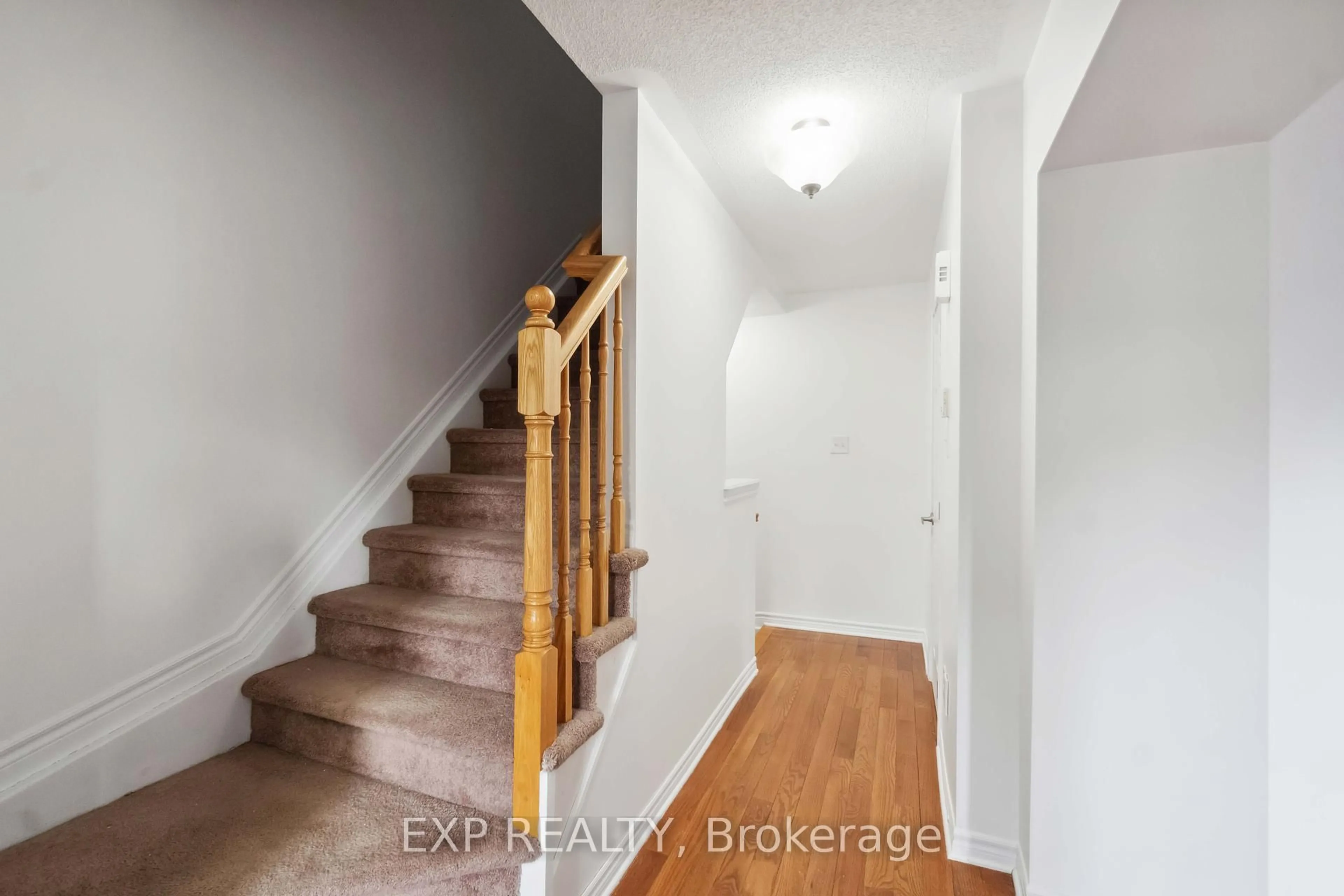 Indoor entryway for 2307 Blue Aster St, Ottawa Ontario K2J 0X1