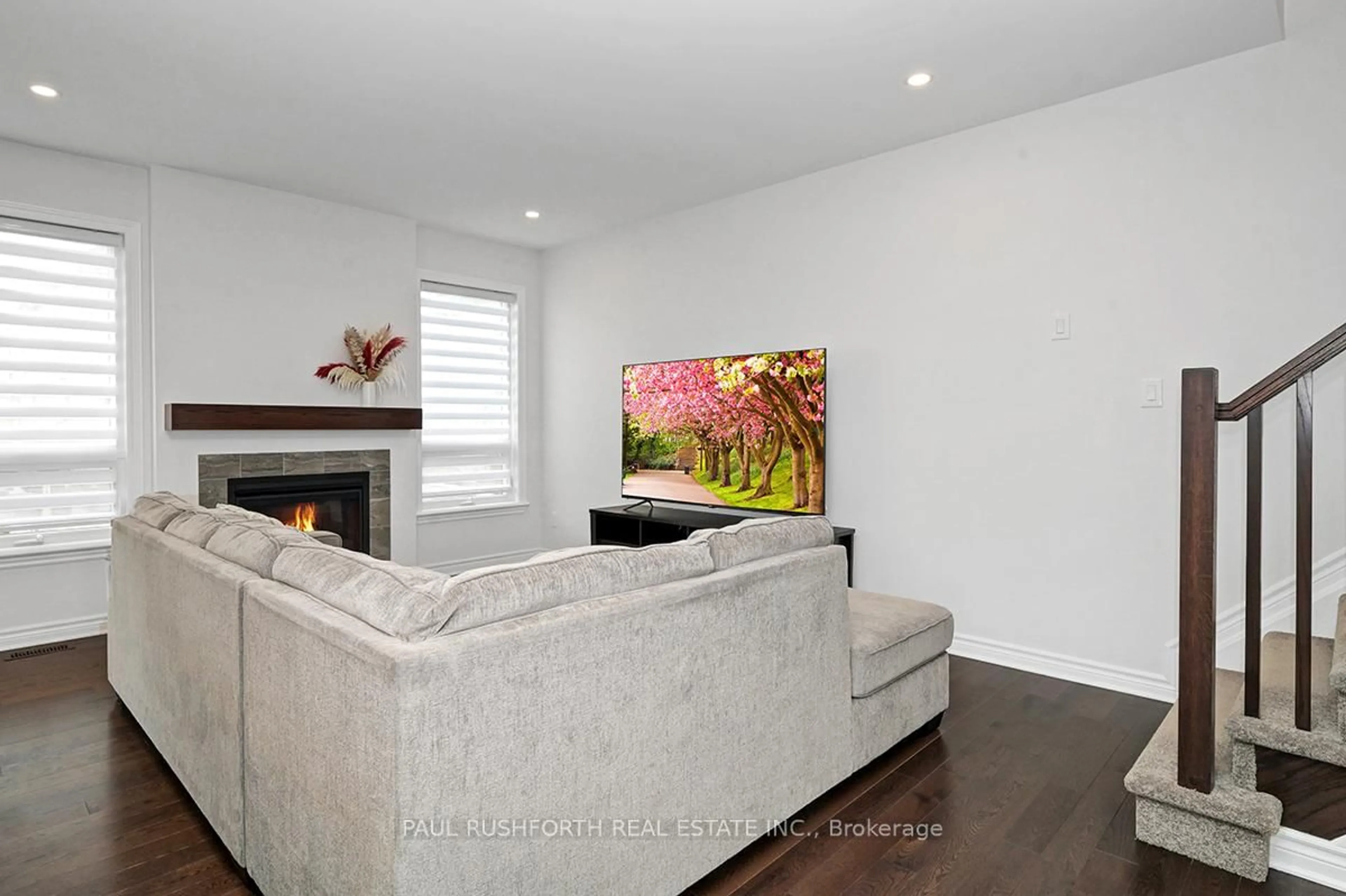 Living room with furniture, unknown for 770 Cope Dr, Ottawa Ontario K2S 2P9