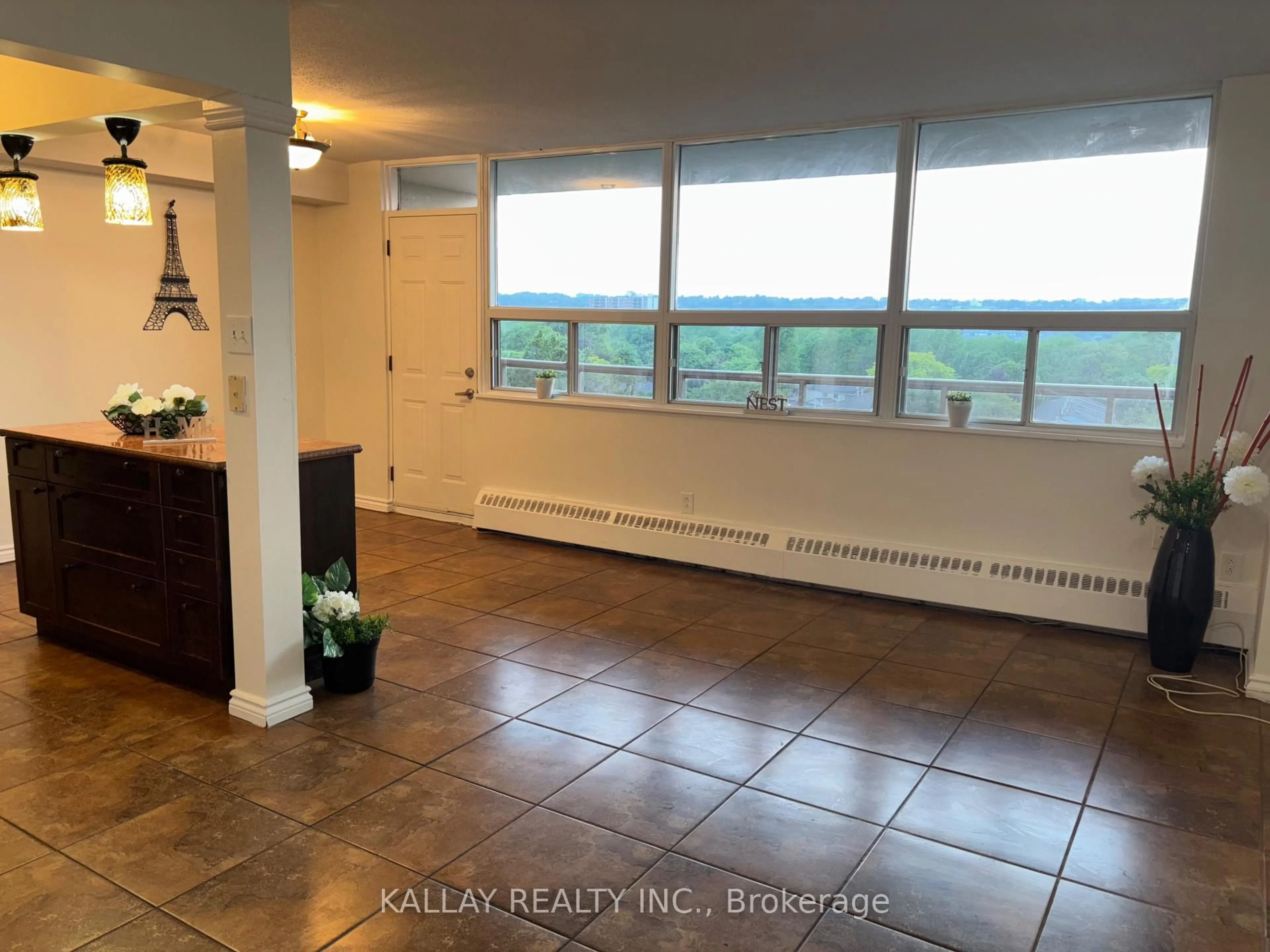 A pic of a room for 15 Nicklaus Dr #812, Hamilton Ontario L8K 5J5