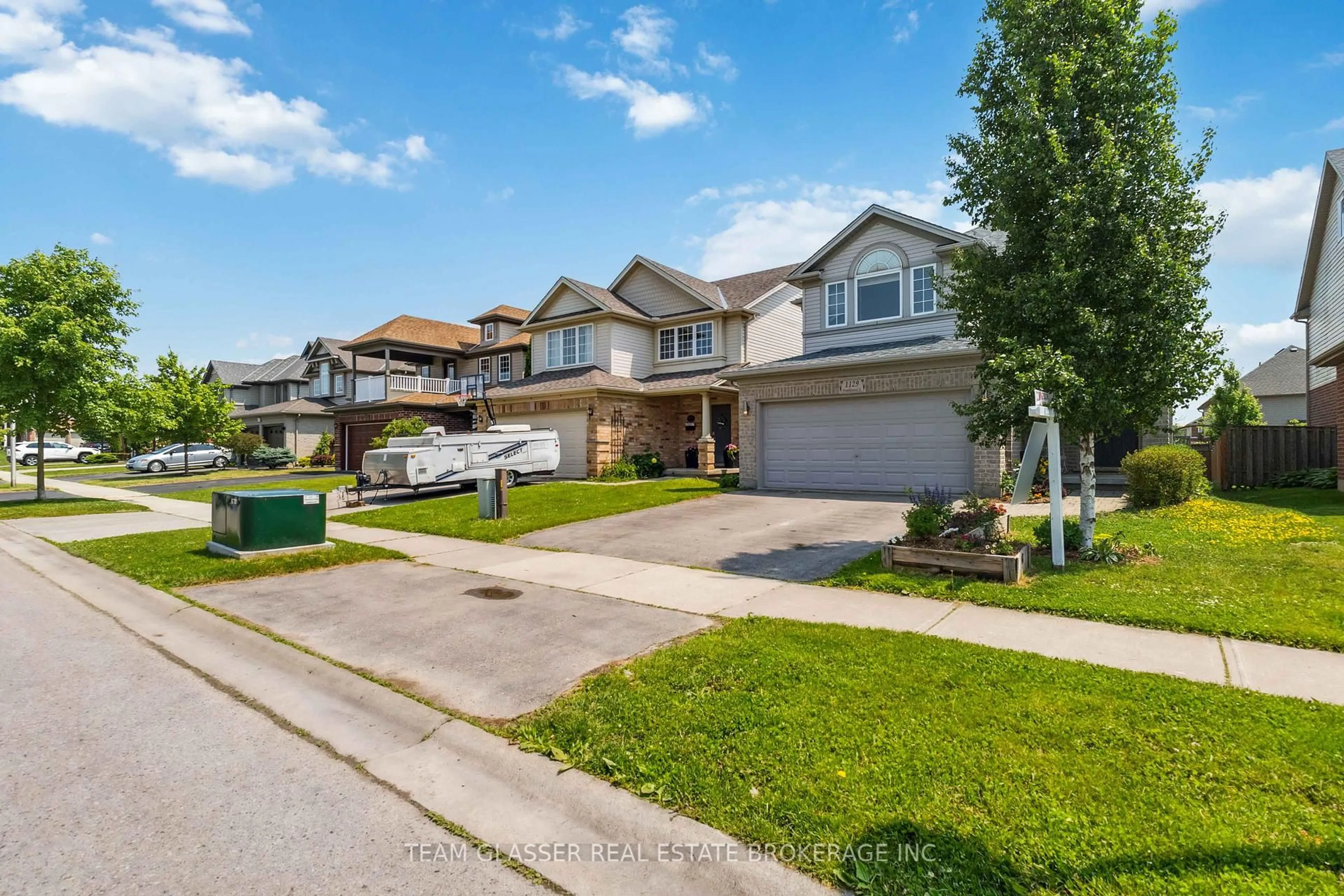 Home with vinyl exterior material, street for 1129 Bramblewood St, London South Ontario N6K 4Y4