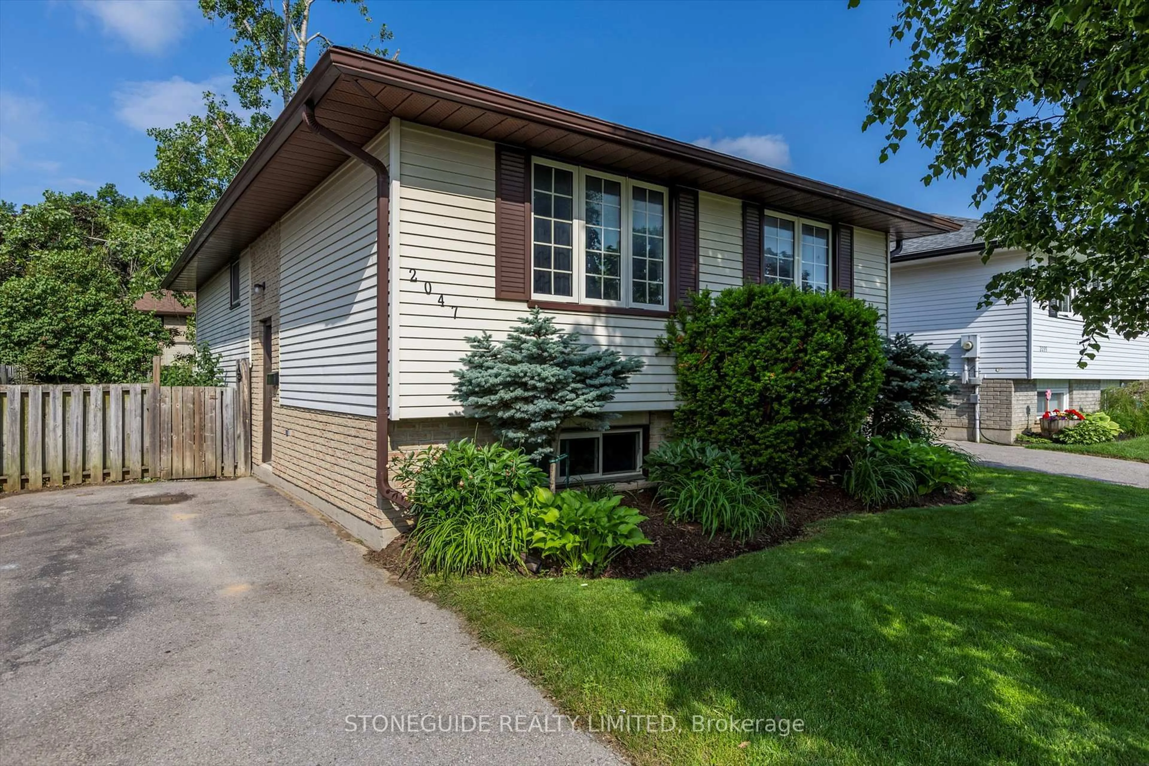 Home with vinyl exterior material, street for 2047 Foxfarm Rd, Peterborough West Ontario K9K 1P8