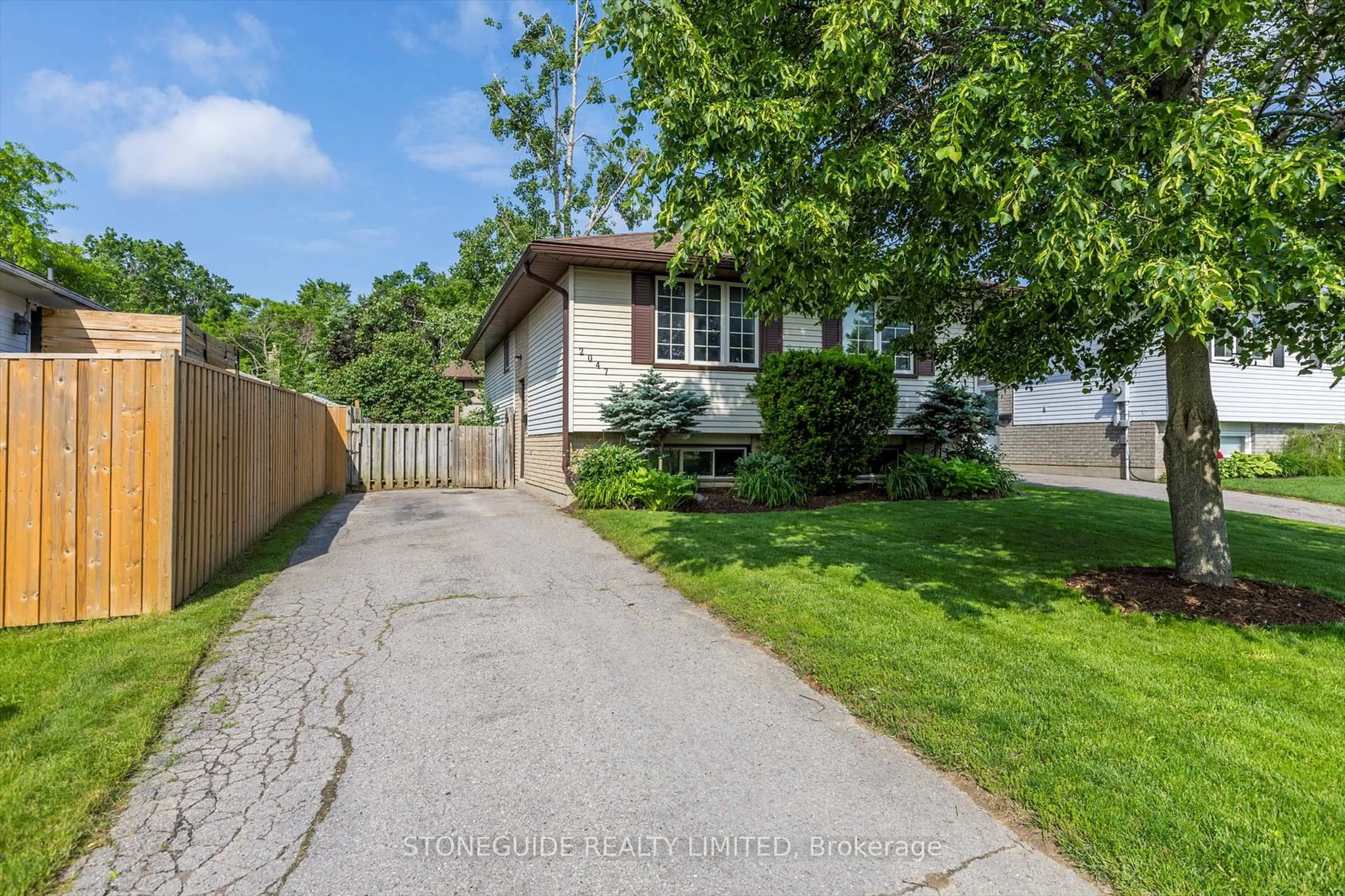 A pic from outside/outdoor area/front of a property/back of a property/a pic from drone, street for 2047 Foxfarm Rd, Peterborough West Ontario K9K 1P8