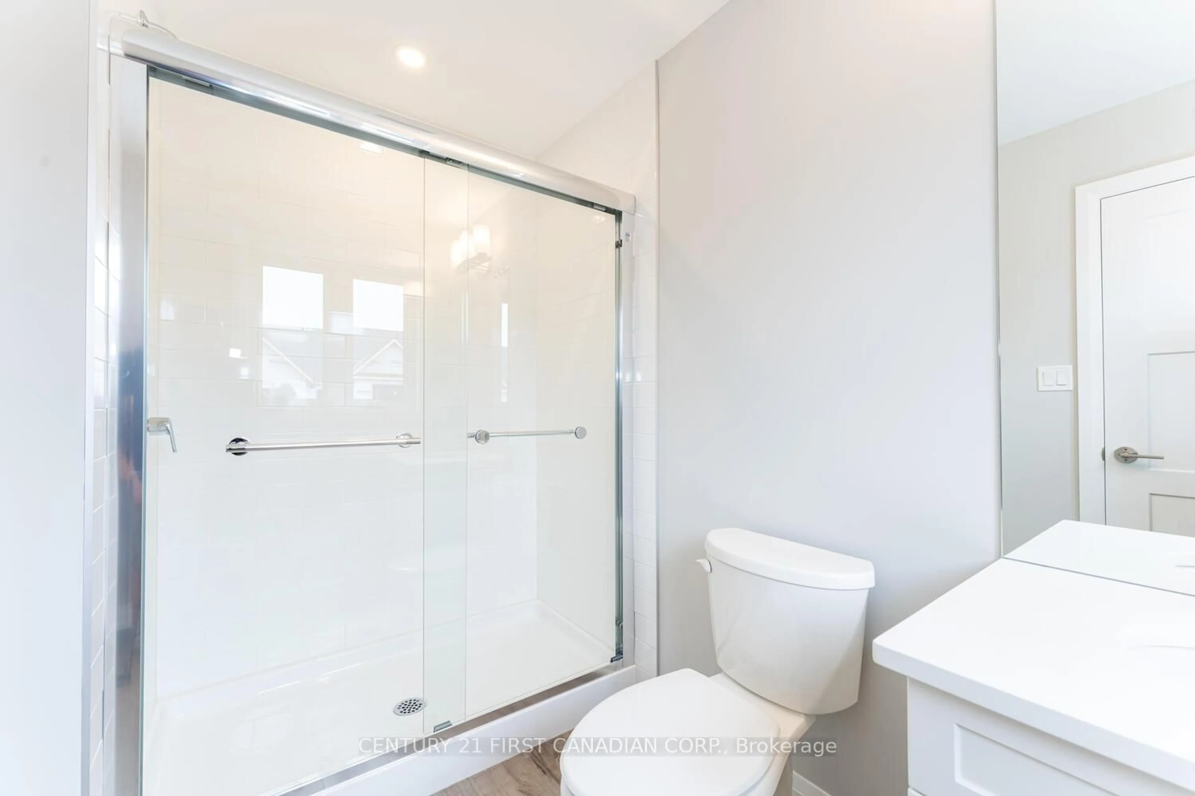 Standard bathroom, ceramic/tile floor for 17 Nicholson St #7, Lucan Biddulph Ontario N0M 2J0