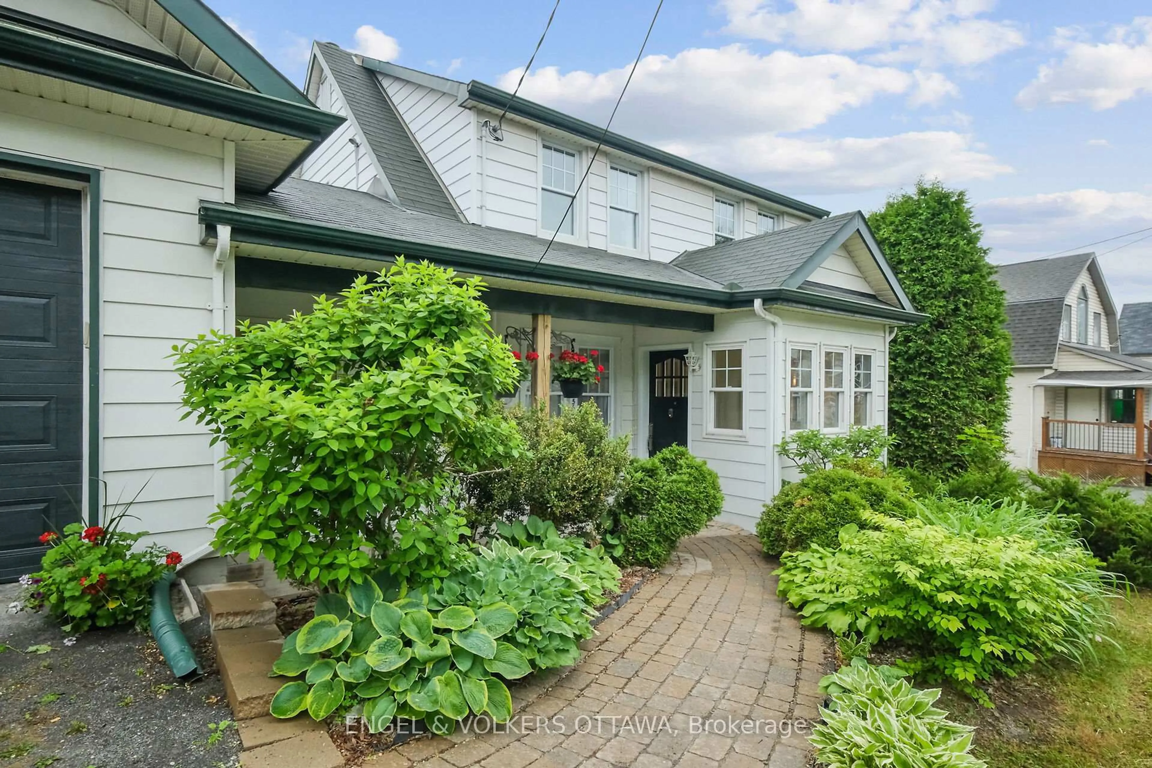 Unknown for 5566 Main St, Manotick Ontario K4M 1A3