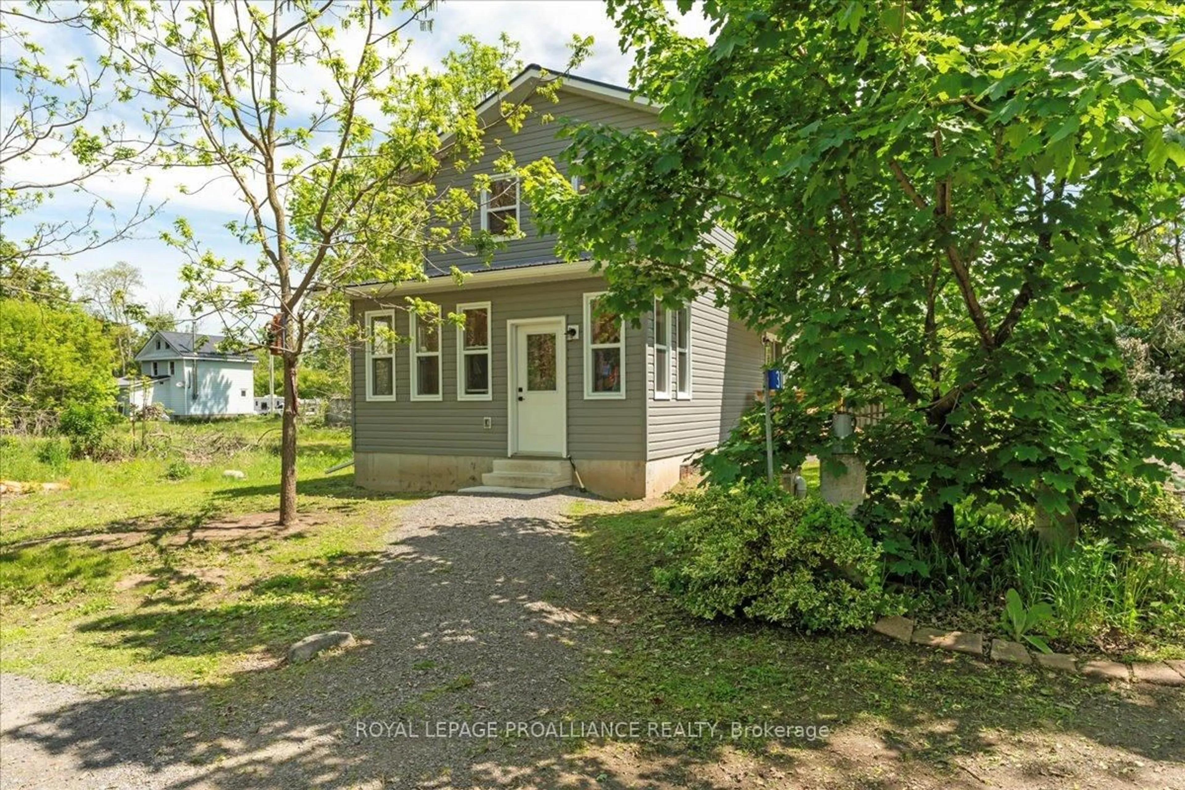 A pic from outside/outdoor area/front of a property/back of a property/a pic from drone, street for 31 Ashe Cres, Belleville Ontario K8N 4Z4