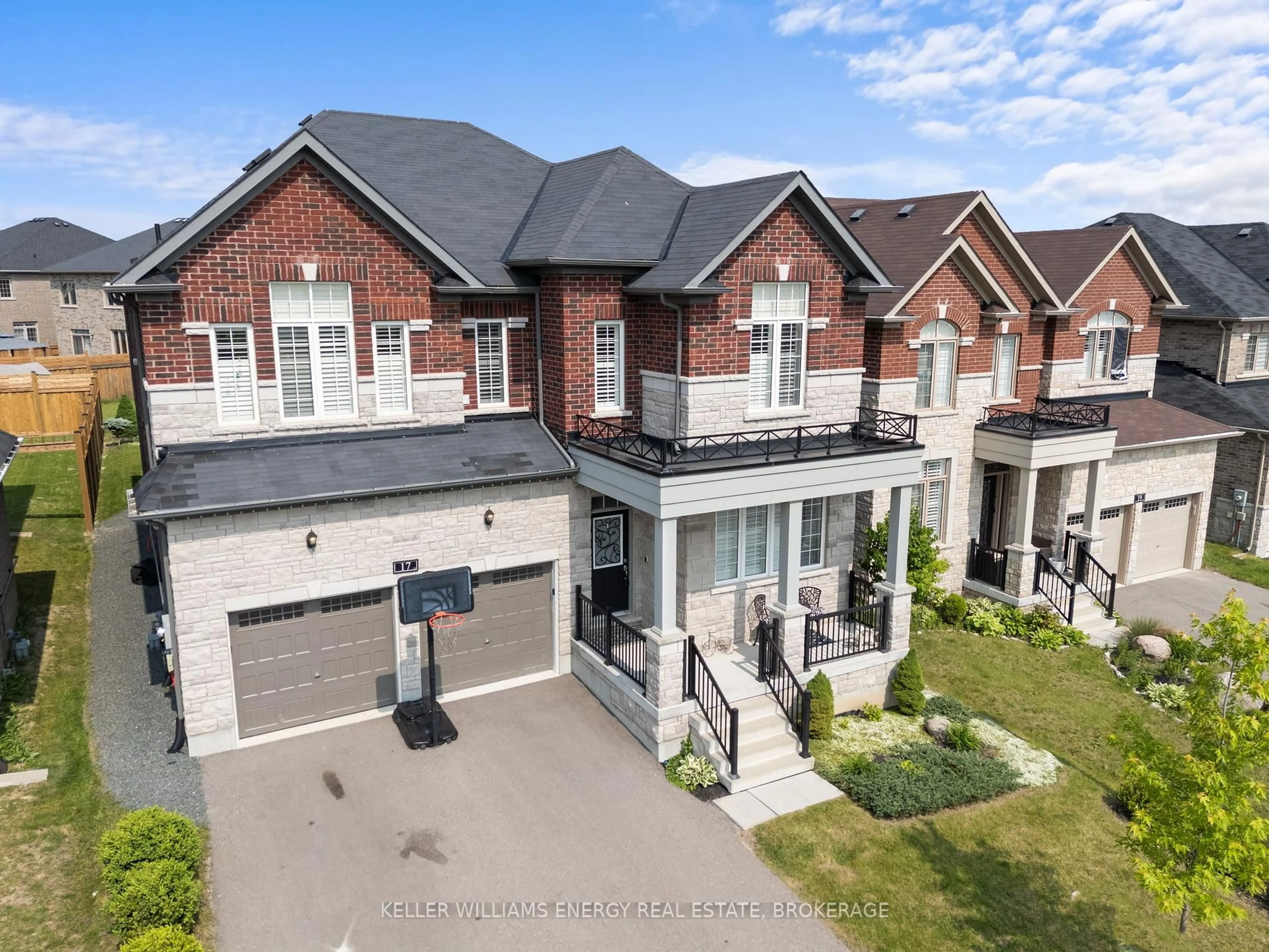A pic from outside/outdoor area/front of a property/back of a property/a pic from drone, unknown for 17 MELROSE Dr, Cavan Monaghan Ontario L0A 1G0