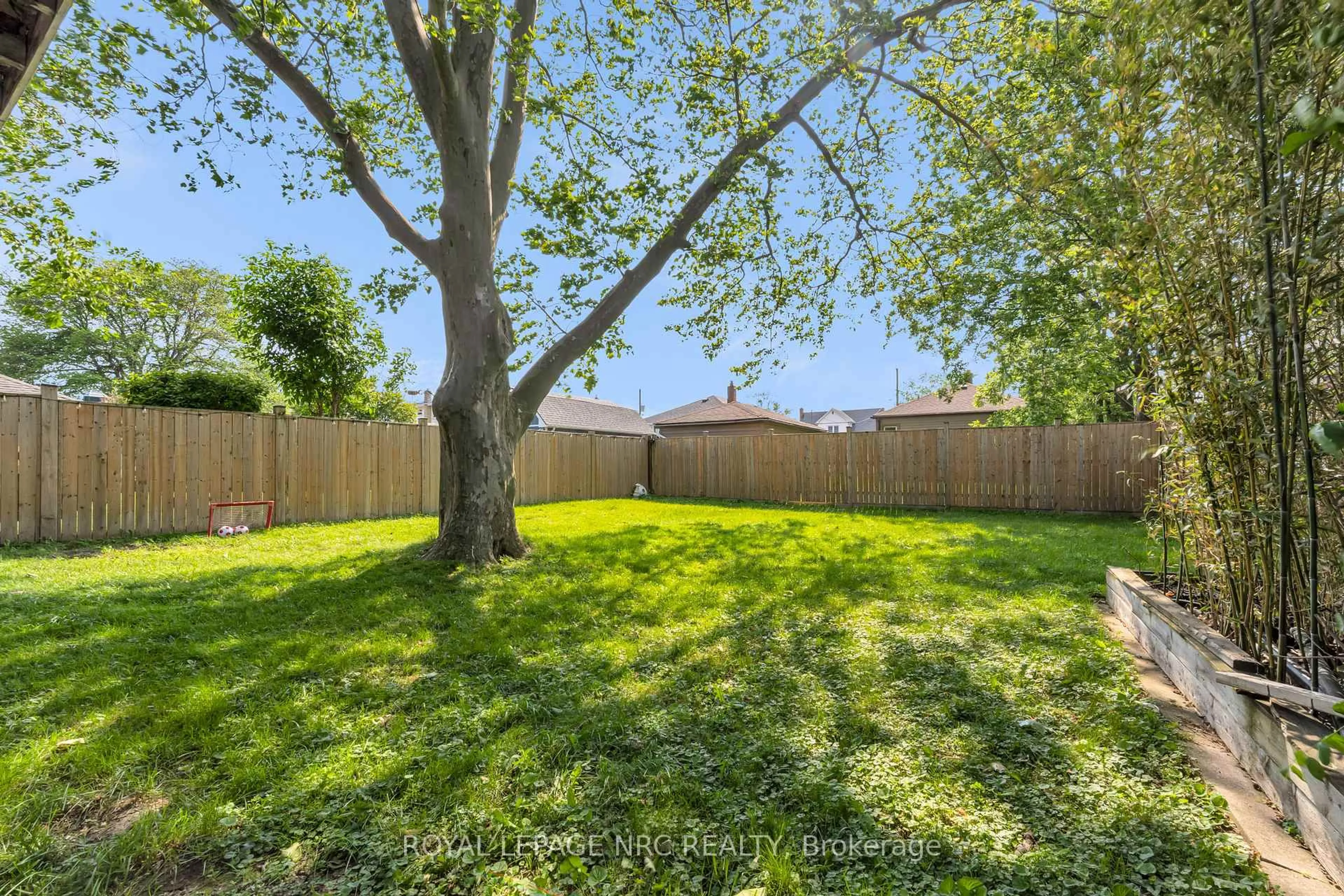 Patio, forest/trees view for 41 Perth St, St. Catharines Ontario L2P 3C8