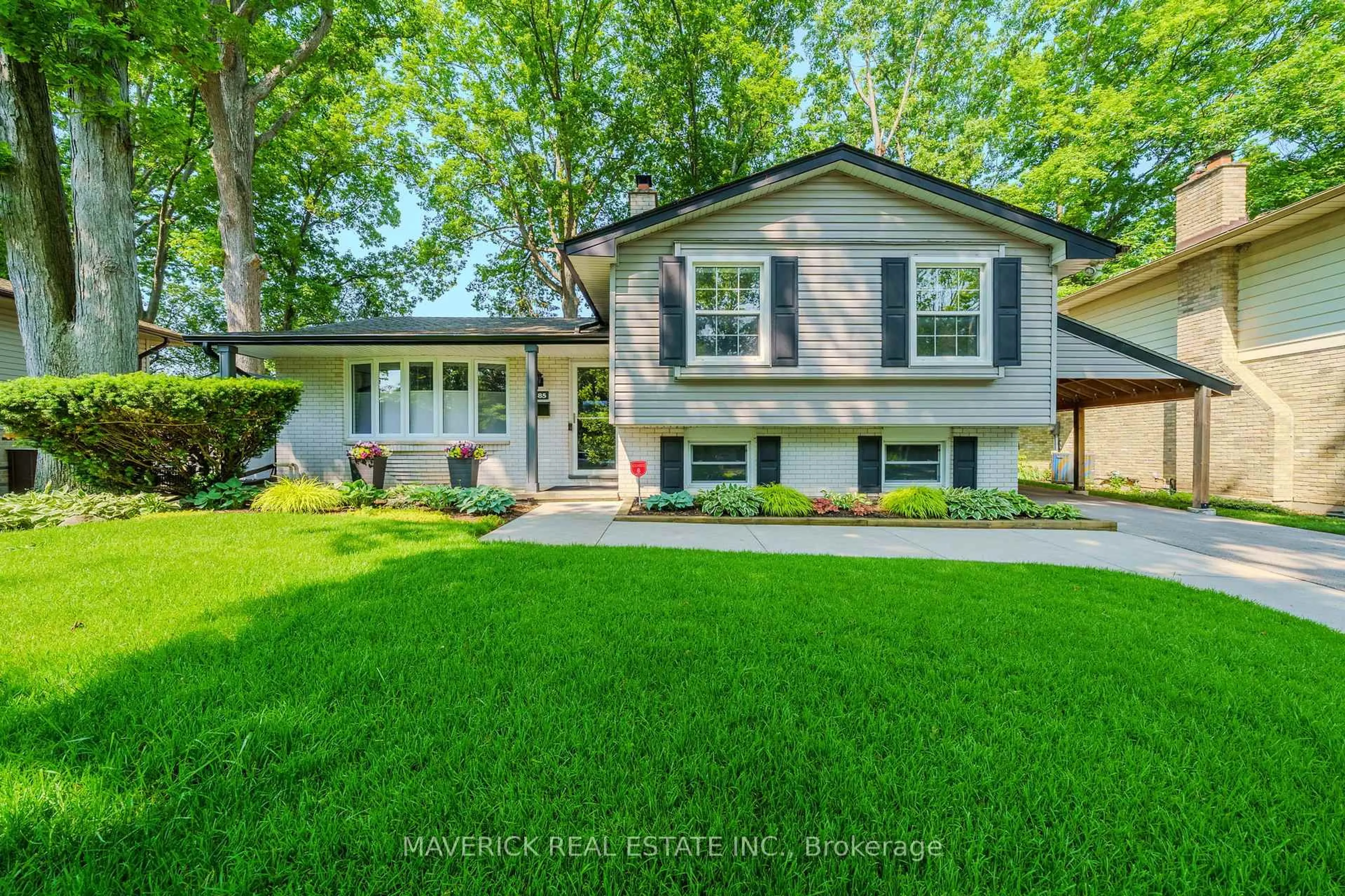 Home with vinyl exterior material, street for 485 Griffith St, London South Ontario N6K 2S3