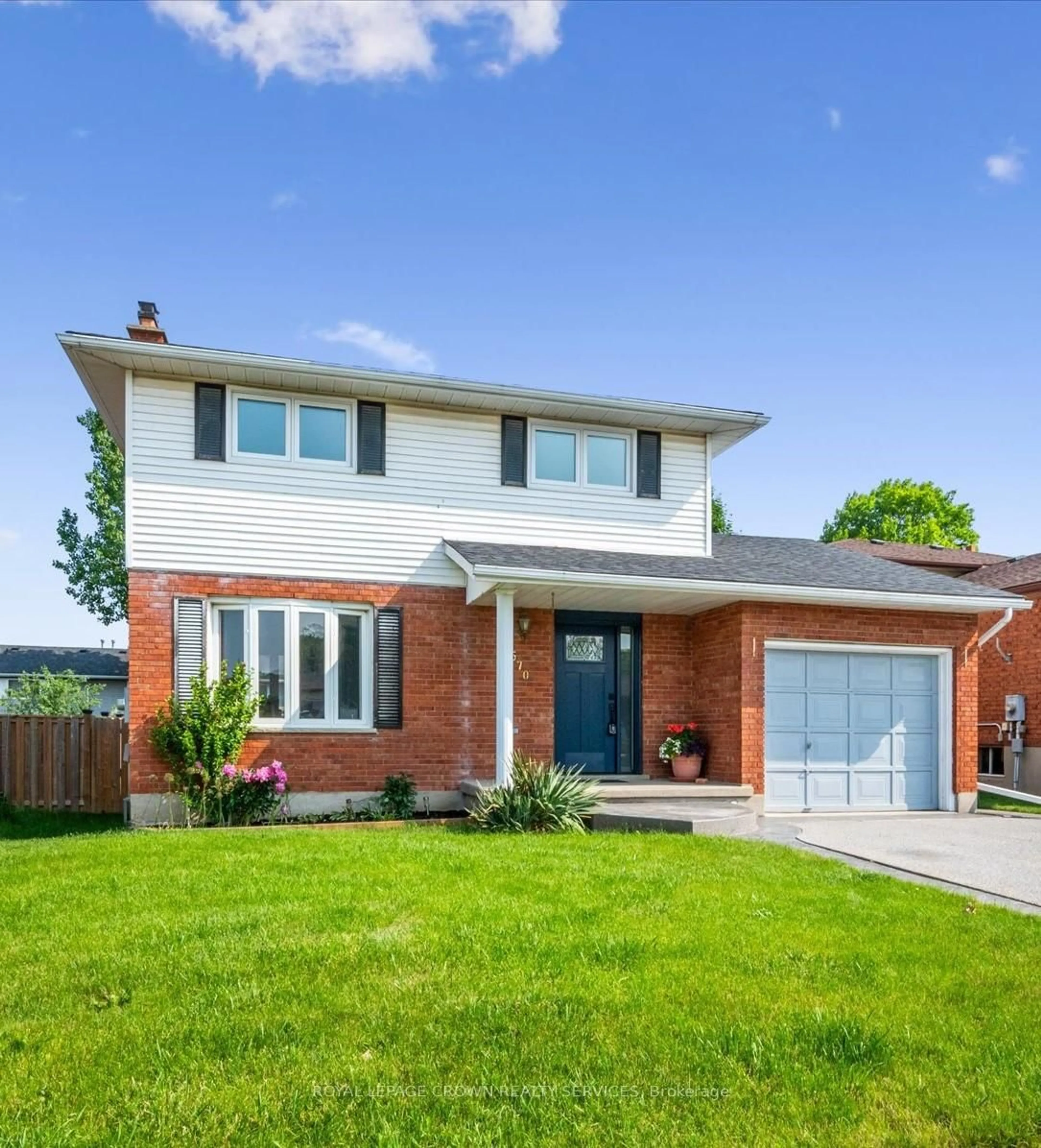 Home with brick exterior material, street for 570 Champlain Blvd, Cambridge Ontario N1R 7V2