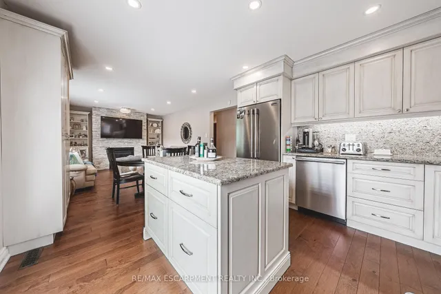 Additional property image - 2 Antoinette Crt