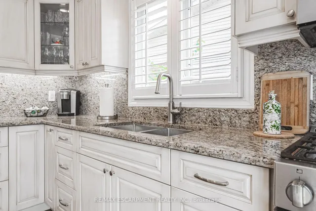 Additional property image - 2 Antoinette Crt