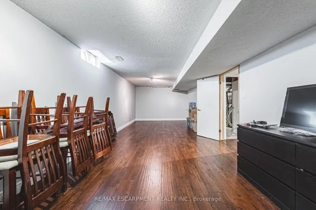 Additional property image - 2 Antoinette Crt