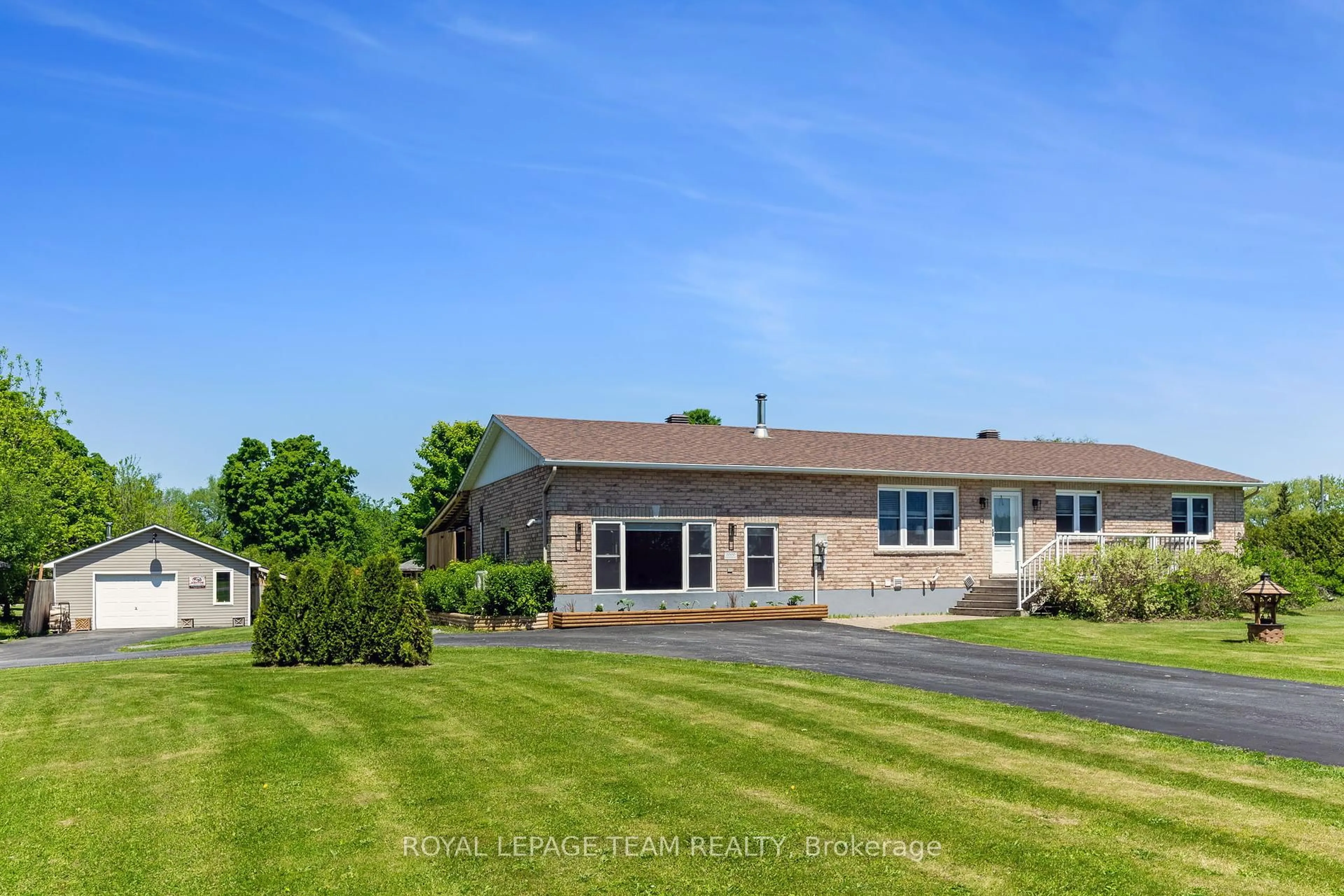 A pic from outside/outdoor area/front of a property/back of a property/a pic from drone, unknown for 419 Lake Ave, Carleton Place Ontario K7C 3S7