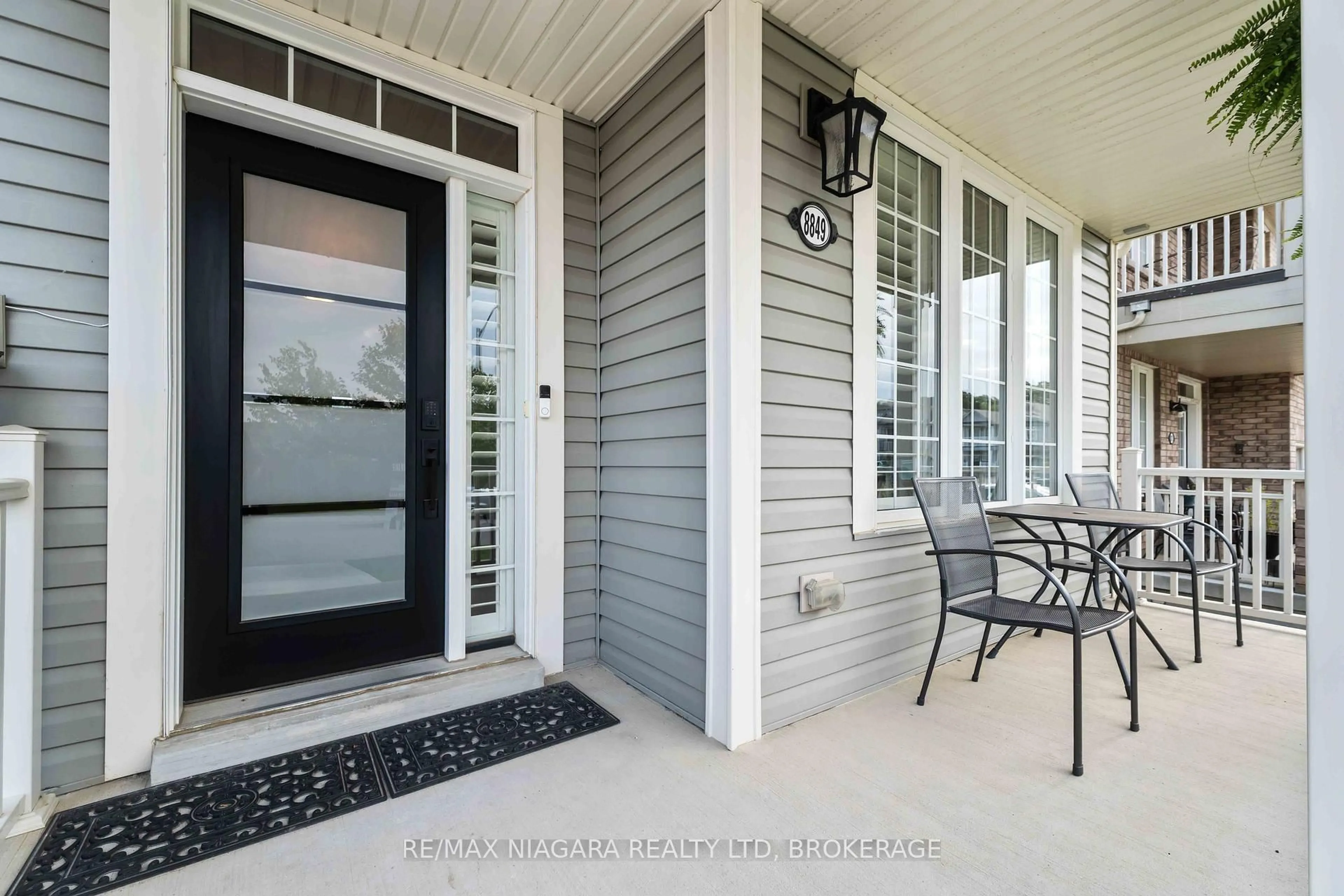 Indoor entryway for 8849 Dogwood Cres, Niagara Falls Ontario L2H 2Y6