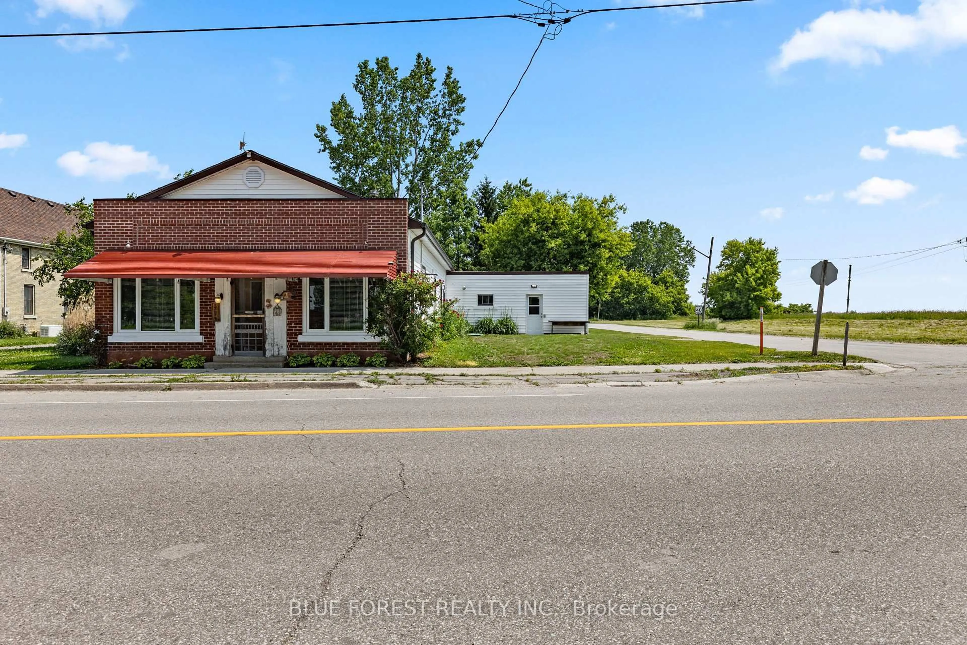 A pic from outside/outdoor area/front of a property/back of a property/a pic from drone, street for 22676 Thames Rd, Southwest Middlesex Ontario N0L 1A0