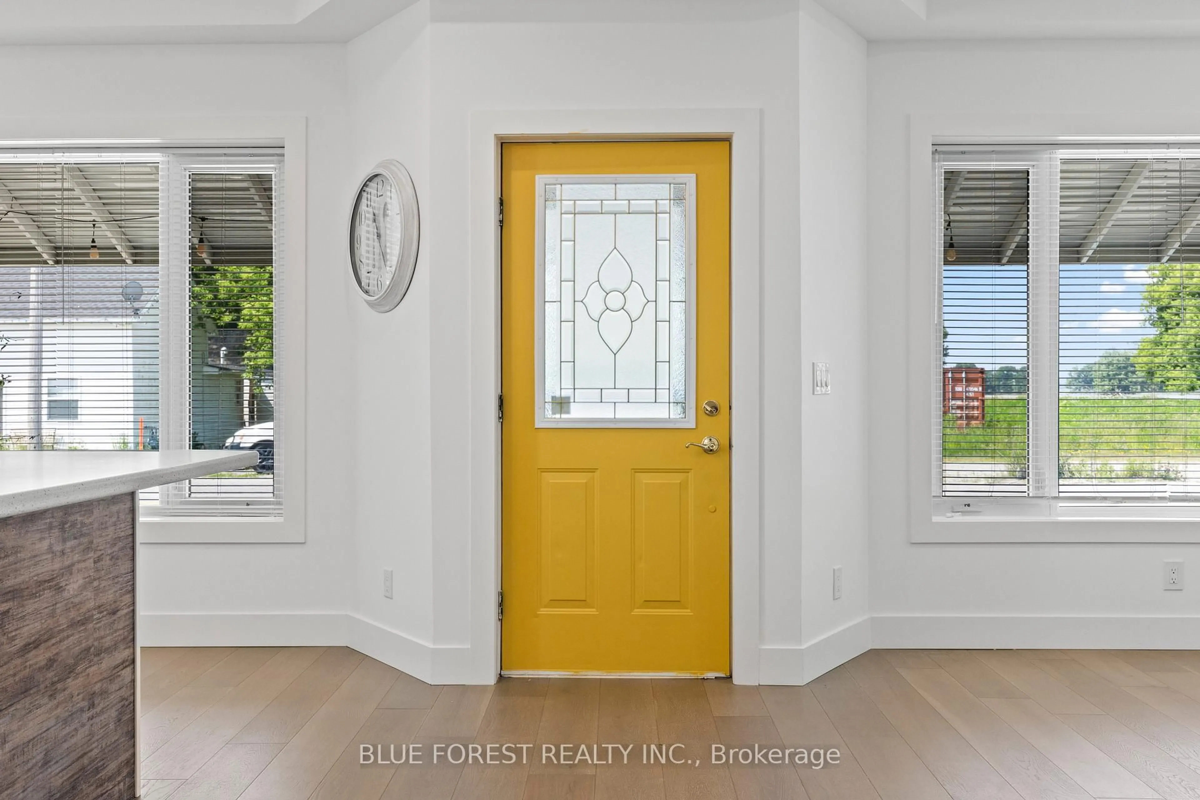 Indoor entryway for 22676 Thames Rd, Southwest Middlesex Ontario N0L 1A0