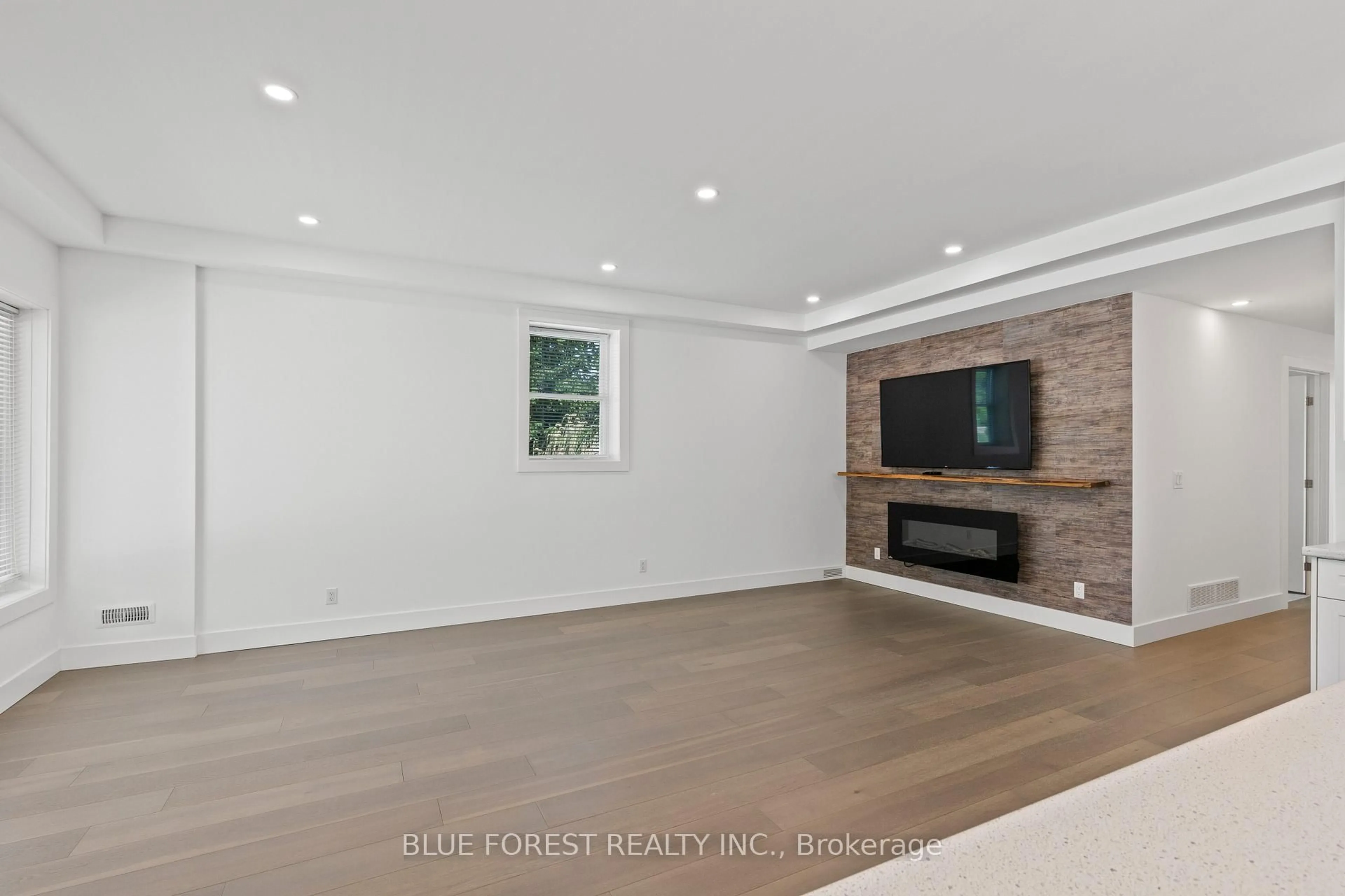 A pic of a room for 22676 Thames Rd, Southwest Middlesex Ontario N0L 1A0