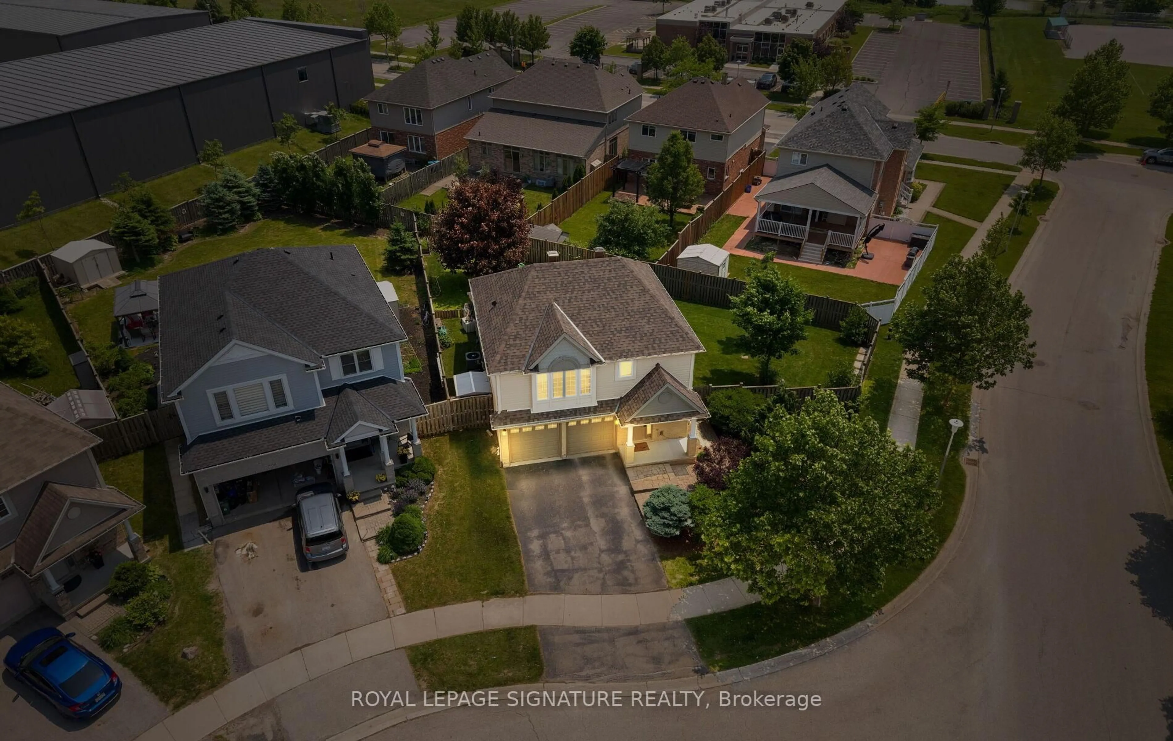 A pic from outside/outdoor area/front of a property/back of a property/a pic from drone, street for 2964 Paulkane Chse, London South Ontario N6L 0A7