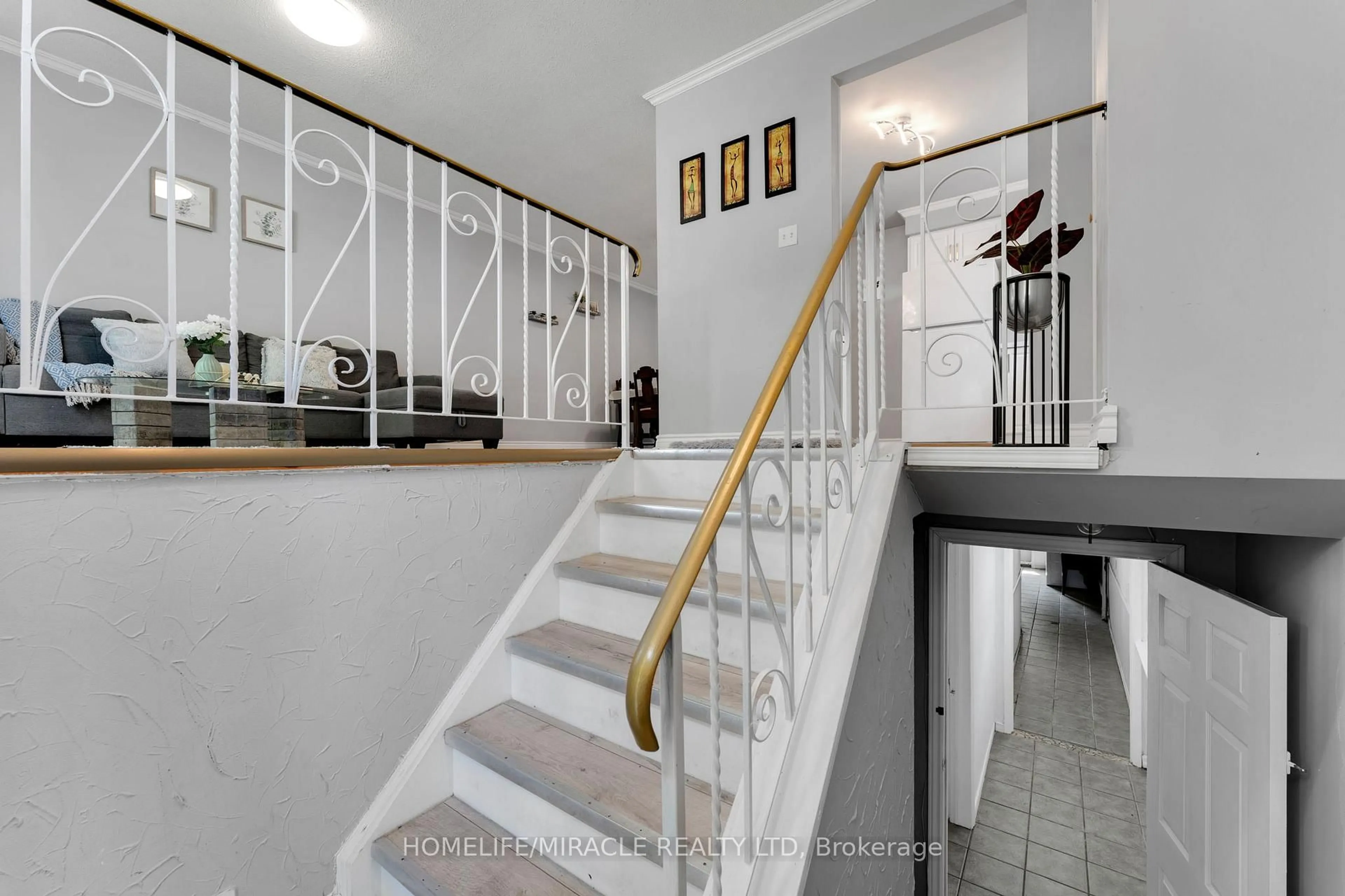 Stairs for 759 Ridley Dr, Kingston Ontario K7P 2A5