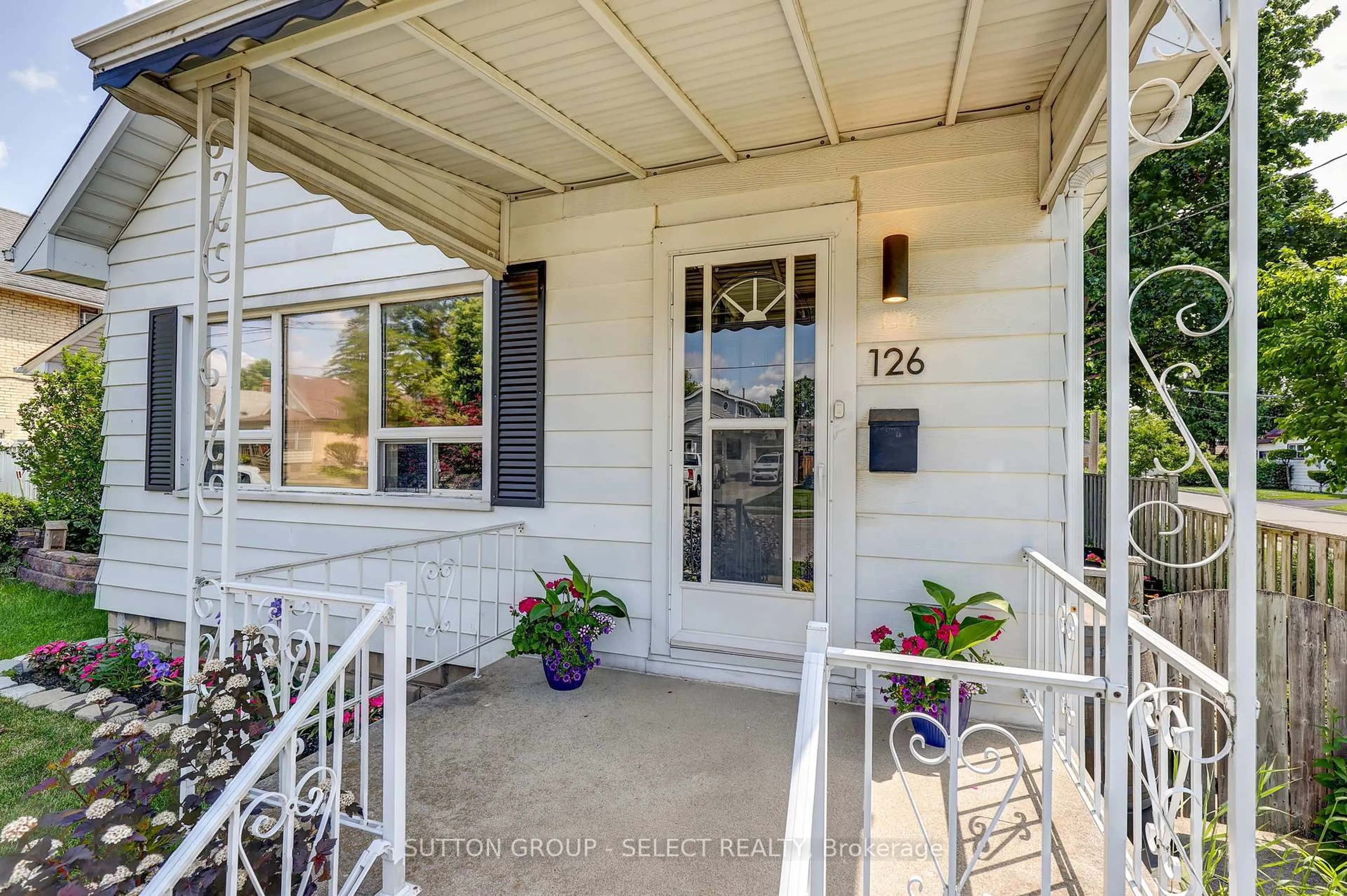 Unknown for 126 Brisbin St, London East Ontario N5Z 2M1