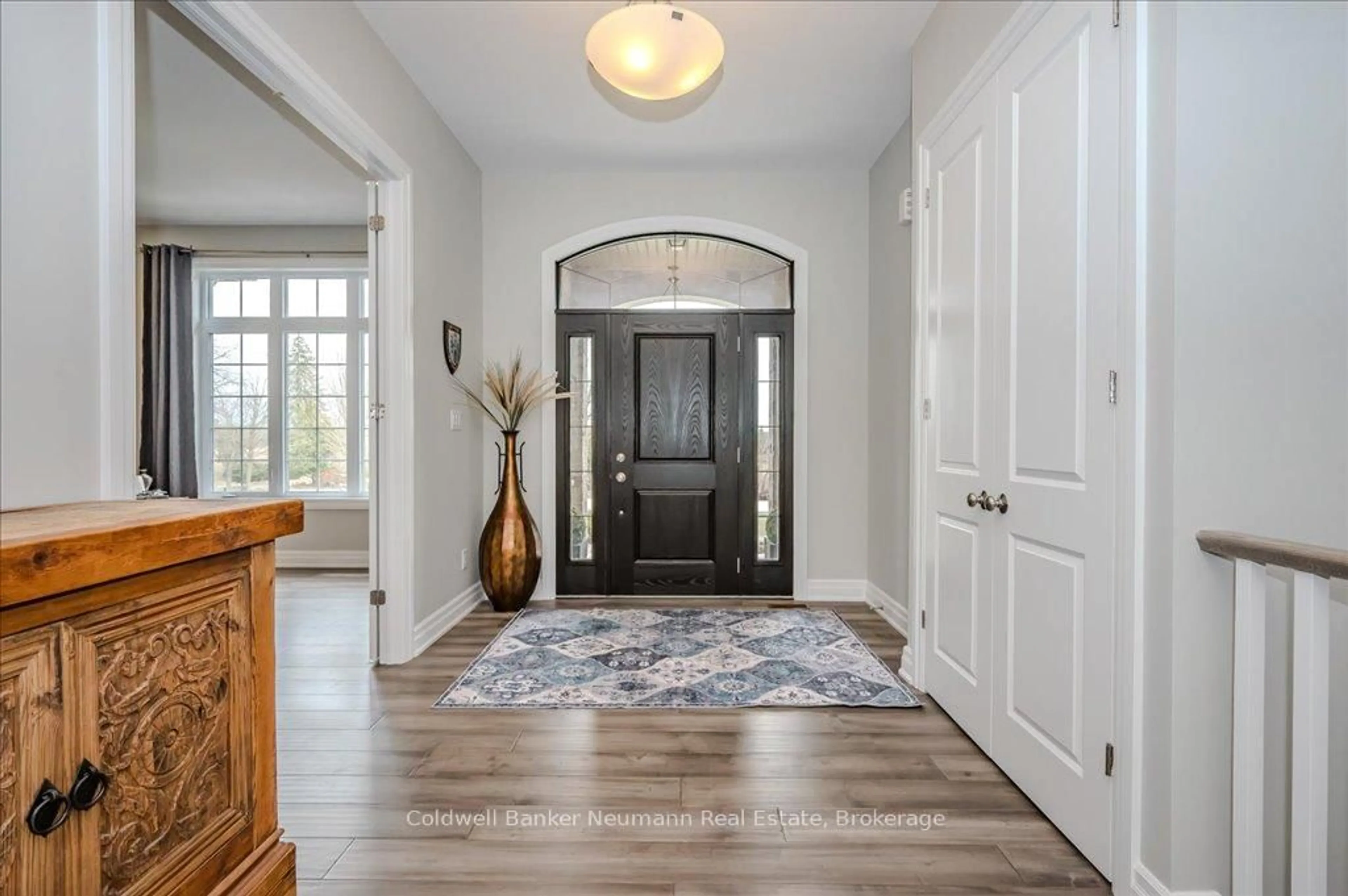 Indoor entryway for 74 Gilmour Rd, Puslinch Ontario N0B 2J0