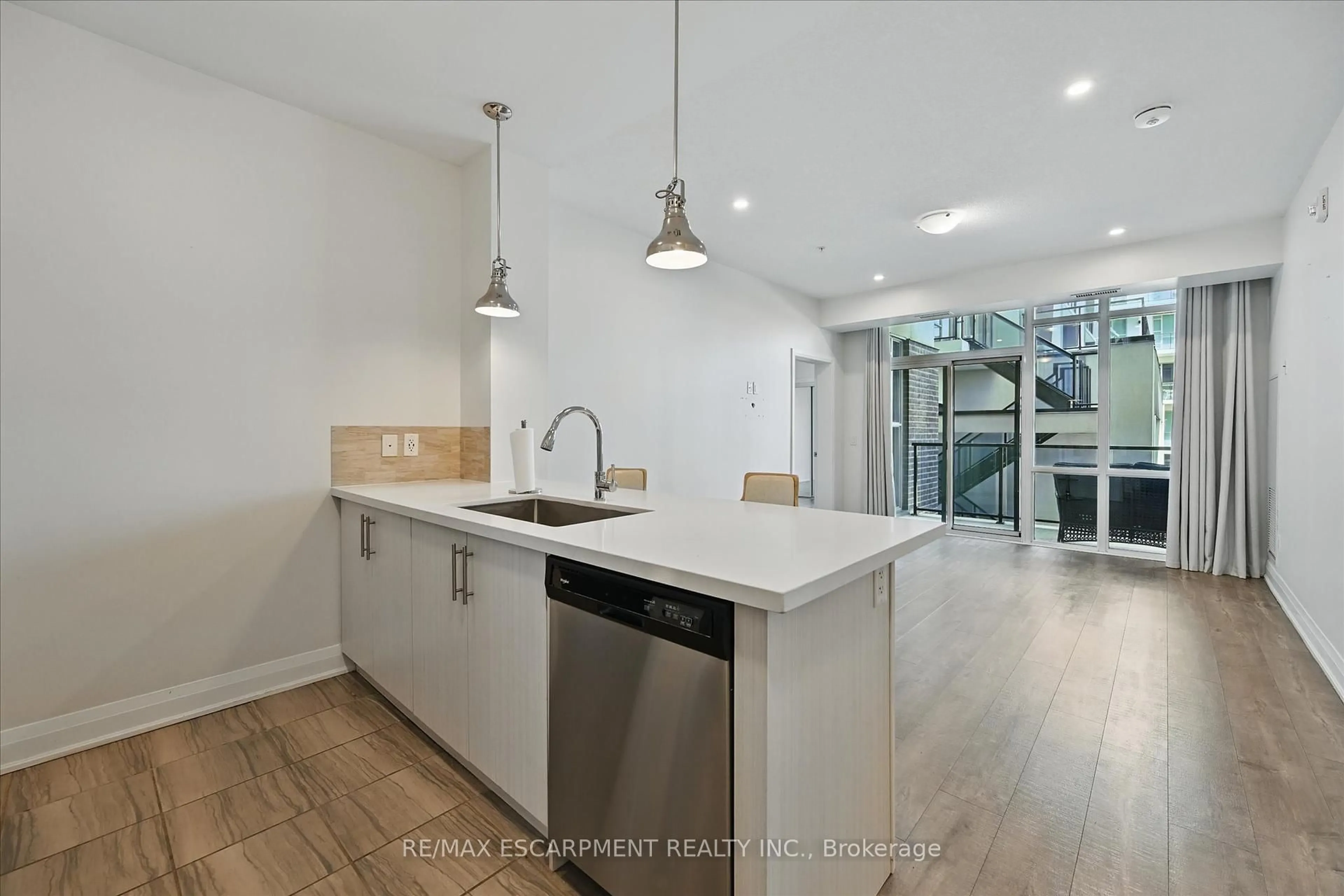 Open concept kitchen, unknown for 16 Concord Pl #201, Grimsby Ontario L3M 0J1