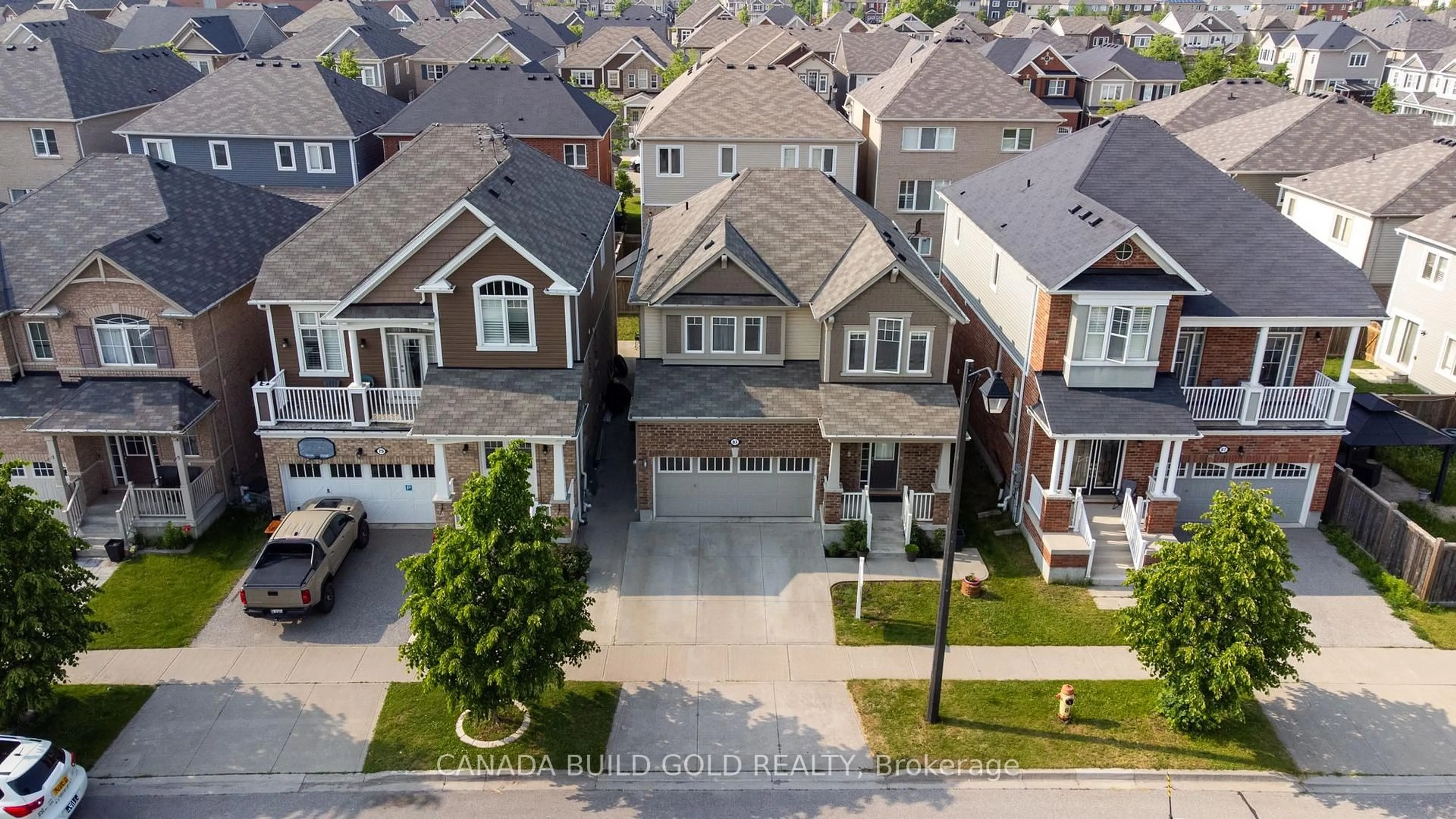 A pic from outside/outdoor area/front of a property/back of a property/a pic from drone, street for 83 West Oak Tr, Kitchener Ontario N2R 0K7