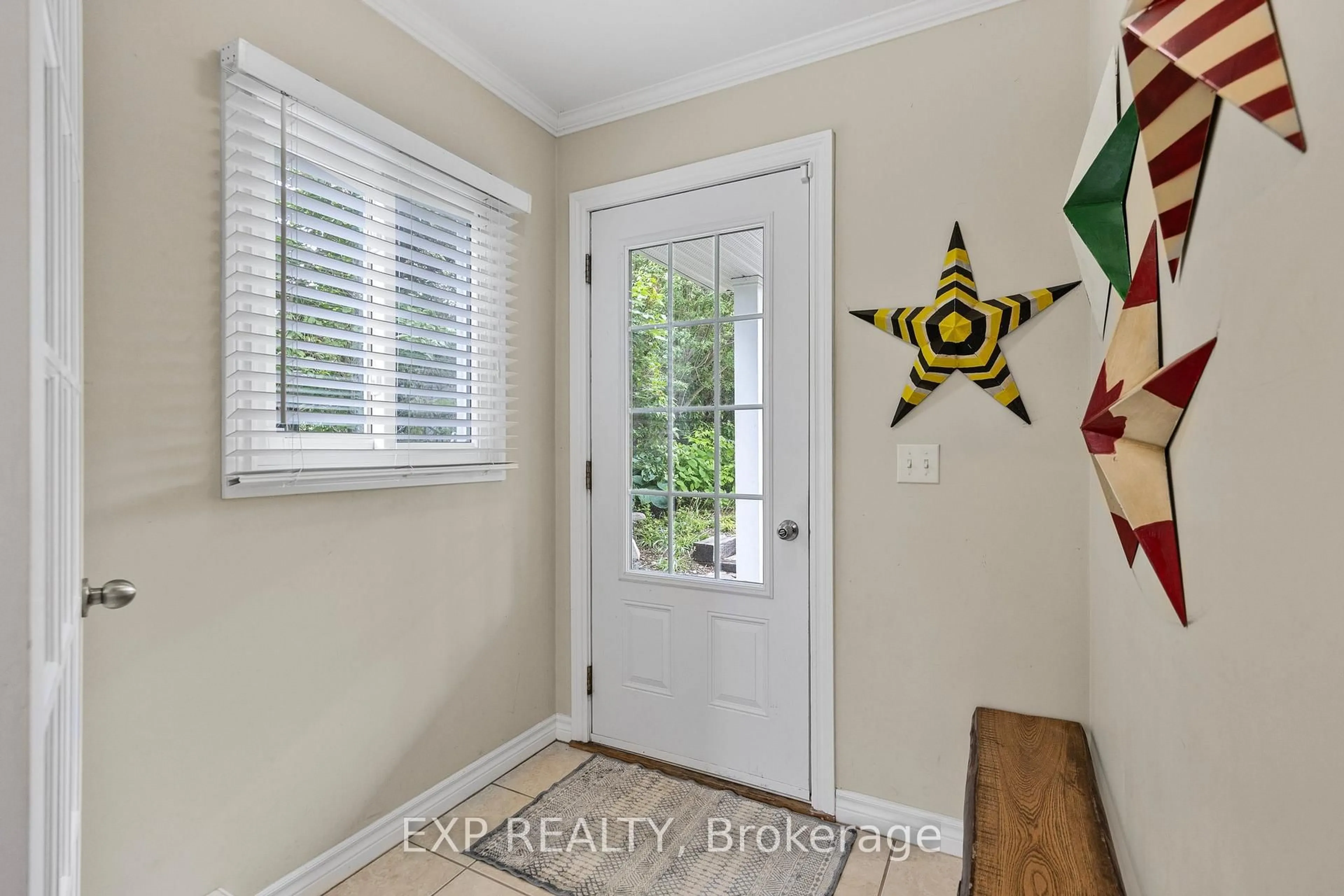 Indoor entryway for 209315 Highway 26, Blue Mountains Ontario L9Y 0T7