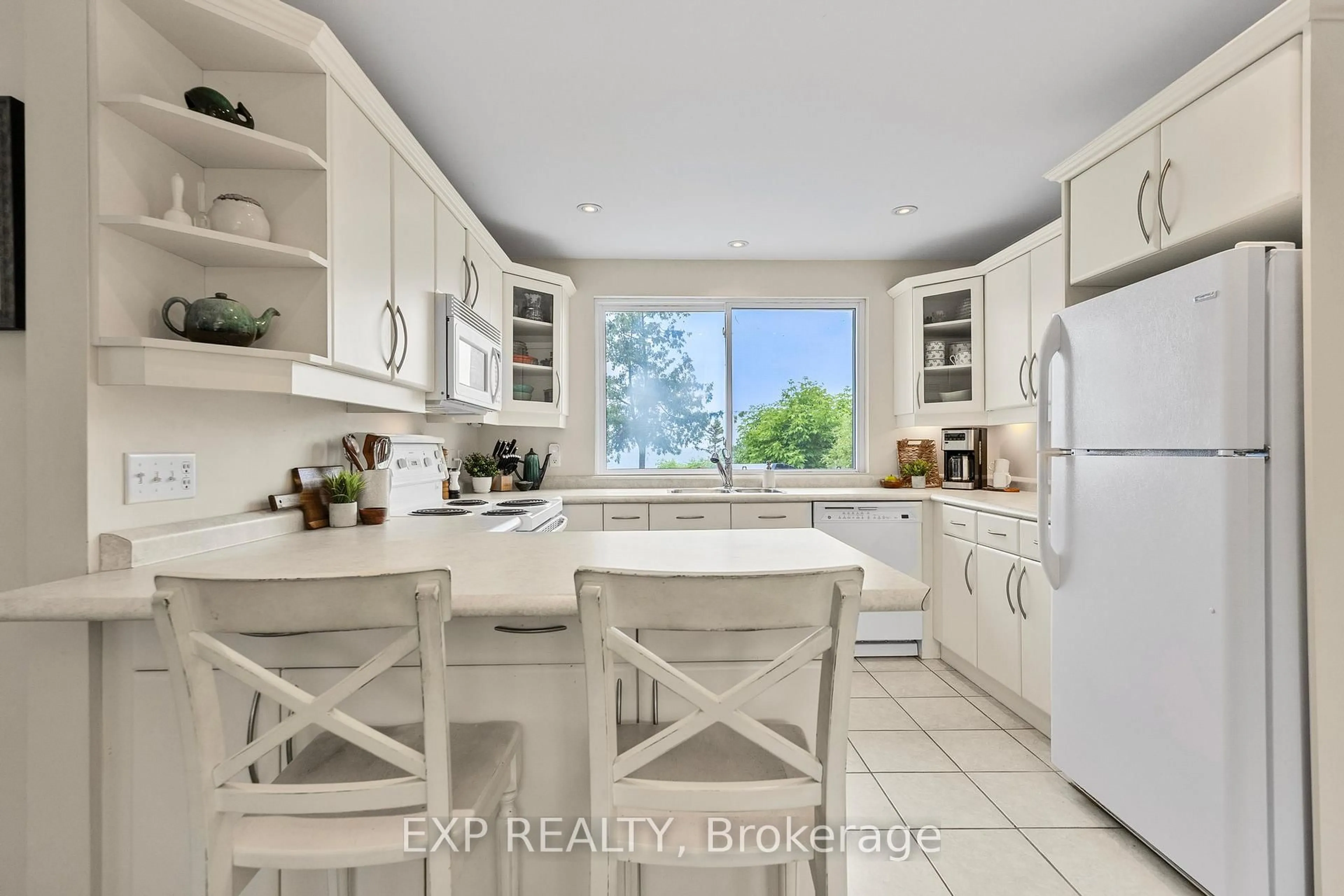 Open concept kitchen, ceramic/tile floor for 209315 Highway 26, Blue Mountains Ontario L9Y 0T7