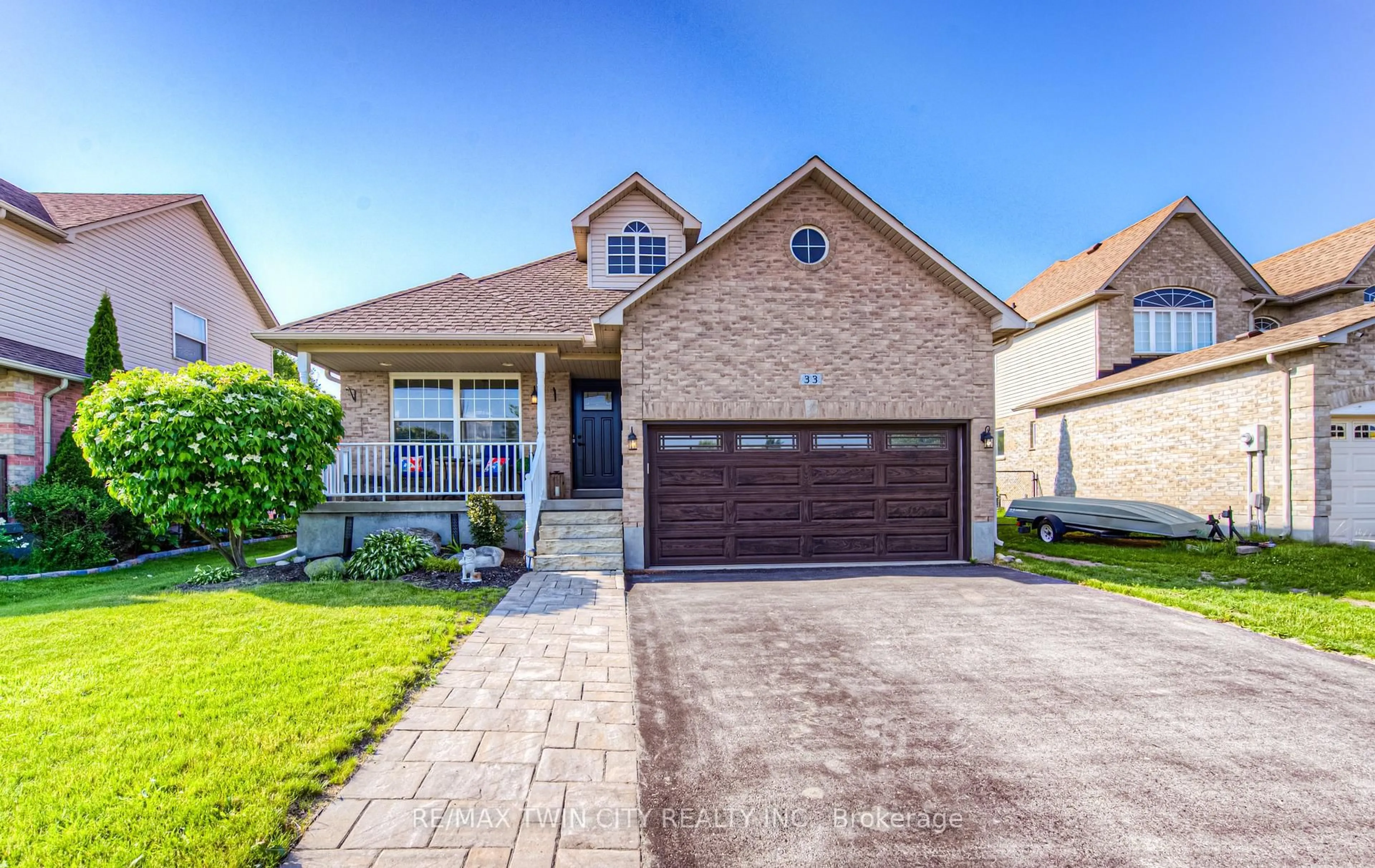 Home with brick exterior material, street for 33 Watson Cres, North Dumfries Ontario N0B 1E0