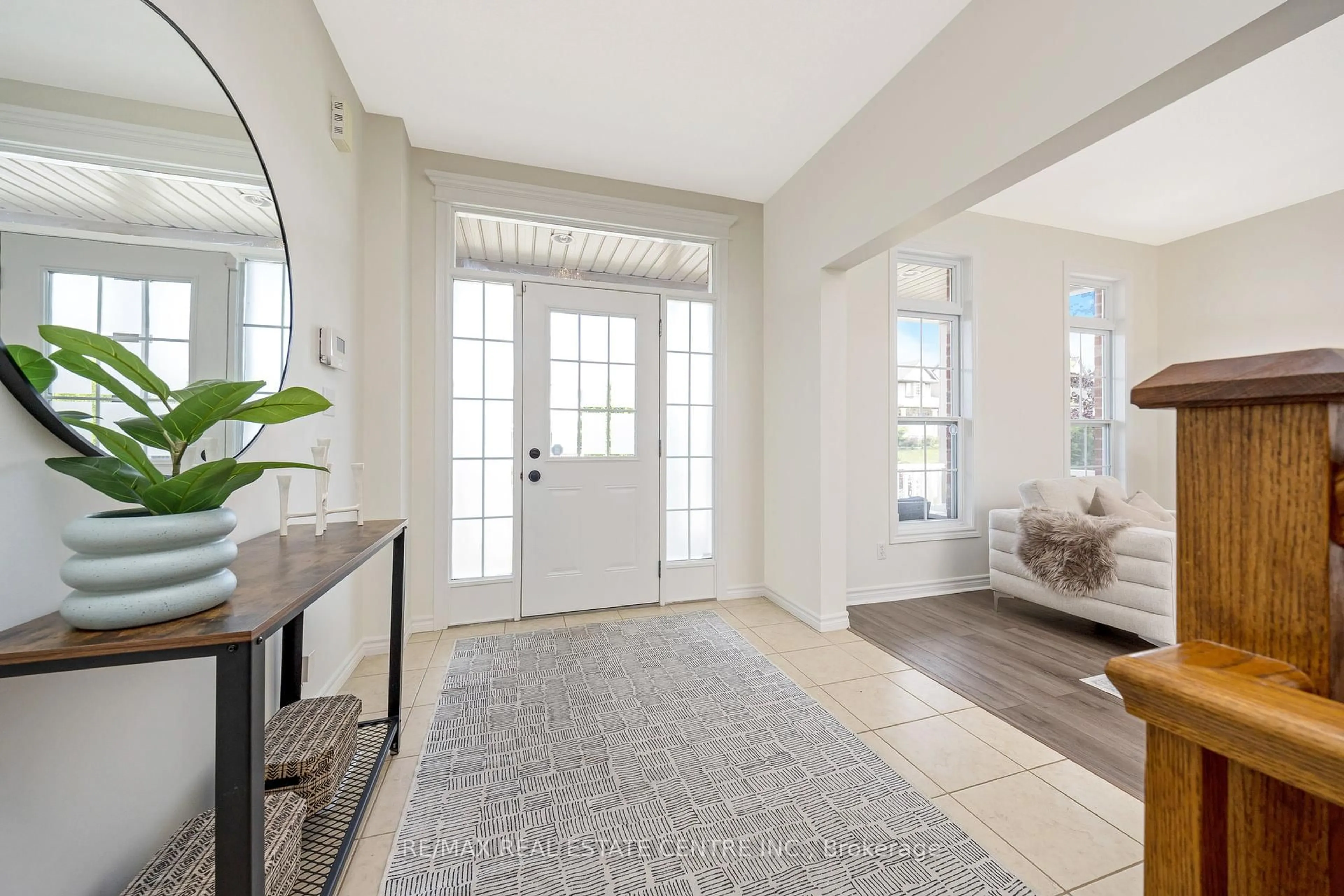 Indoor entryway for 237 Ridge Top Cres, Guelph/Eramosa Ontario N0B 2K0