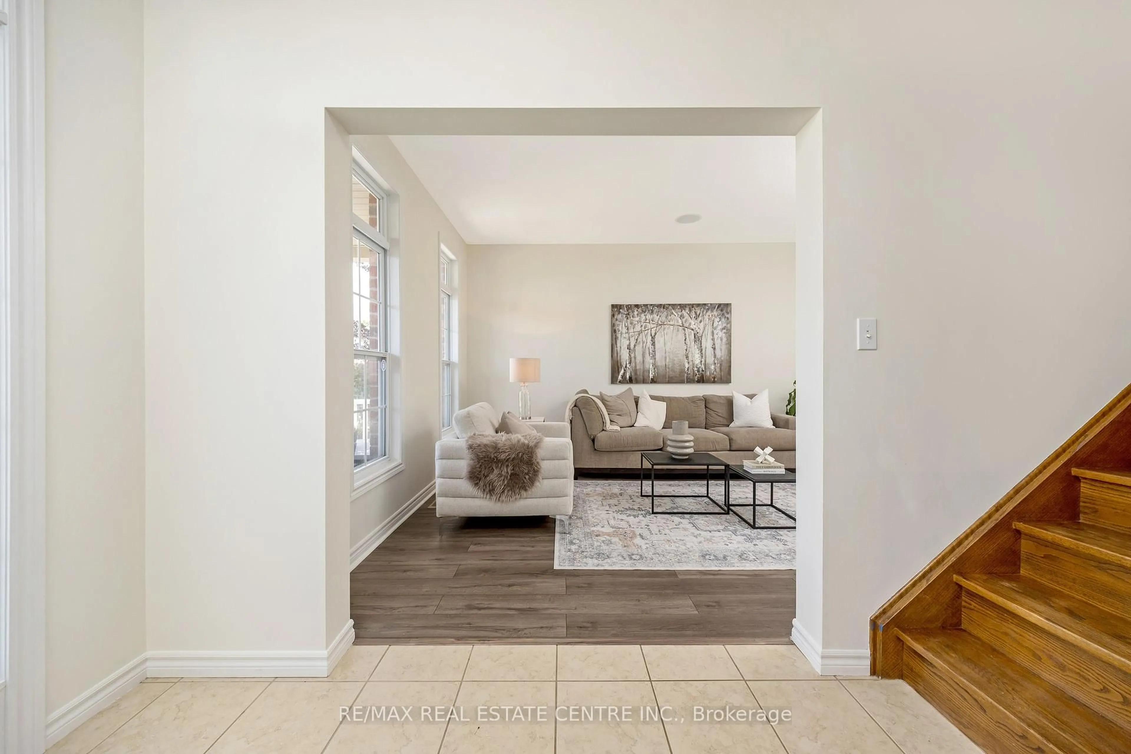 Indoor entryway for 237 Ridge Top Cres, Guelph/Eramosa Ontario N0B 2K0