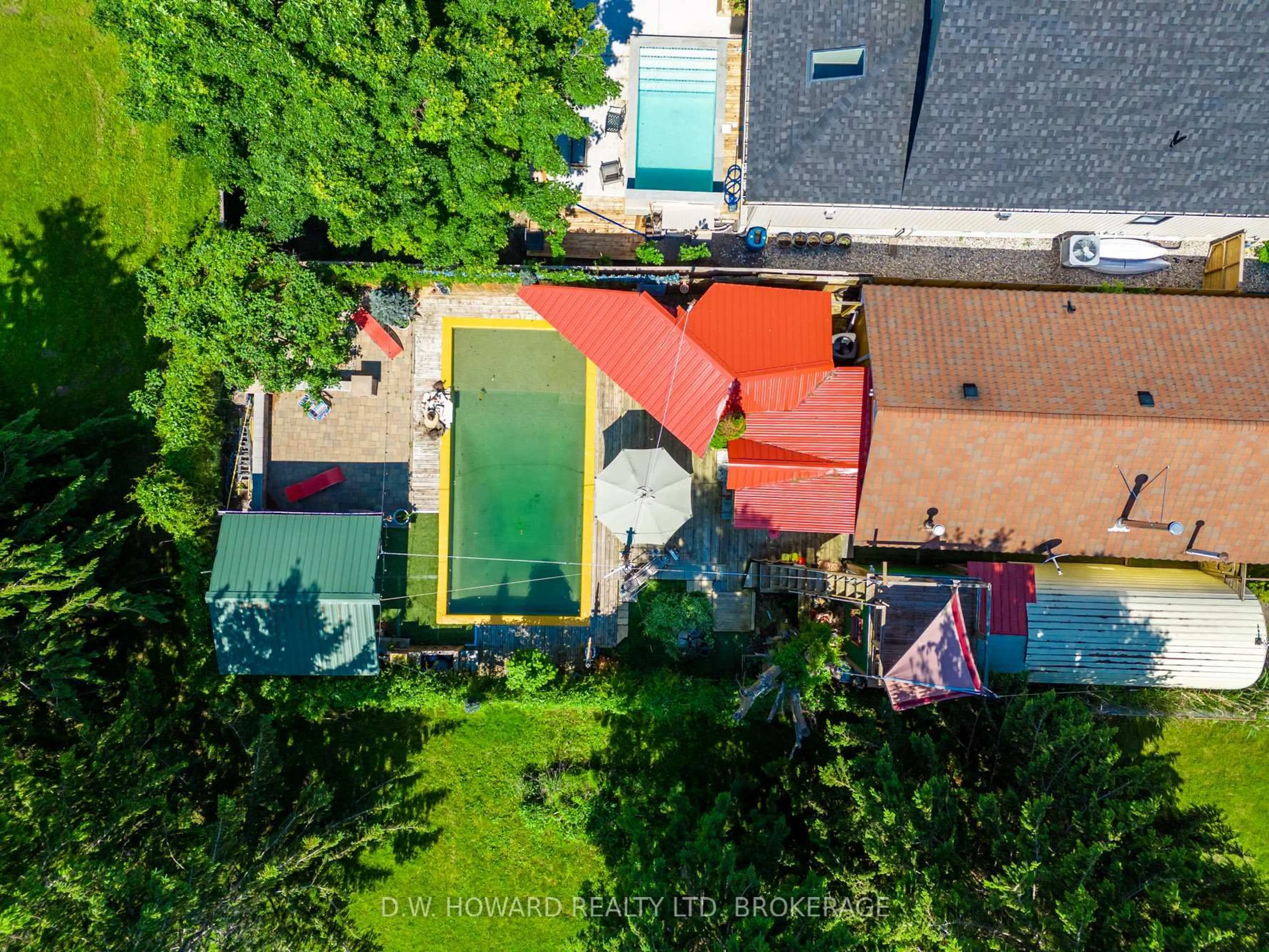 A pic from outside/outdoor area/front of a property/back of a property/a pic from drone, street for 3816 Crystal Beach Dr, Fort Erie Ontario L0S 1B0