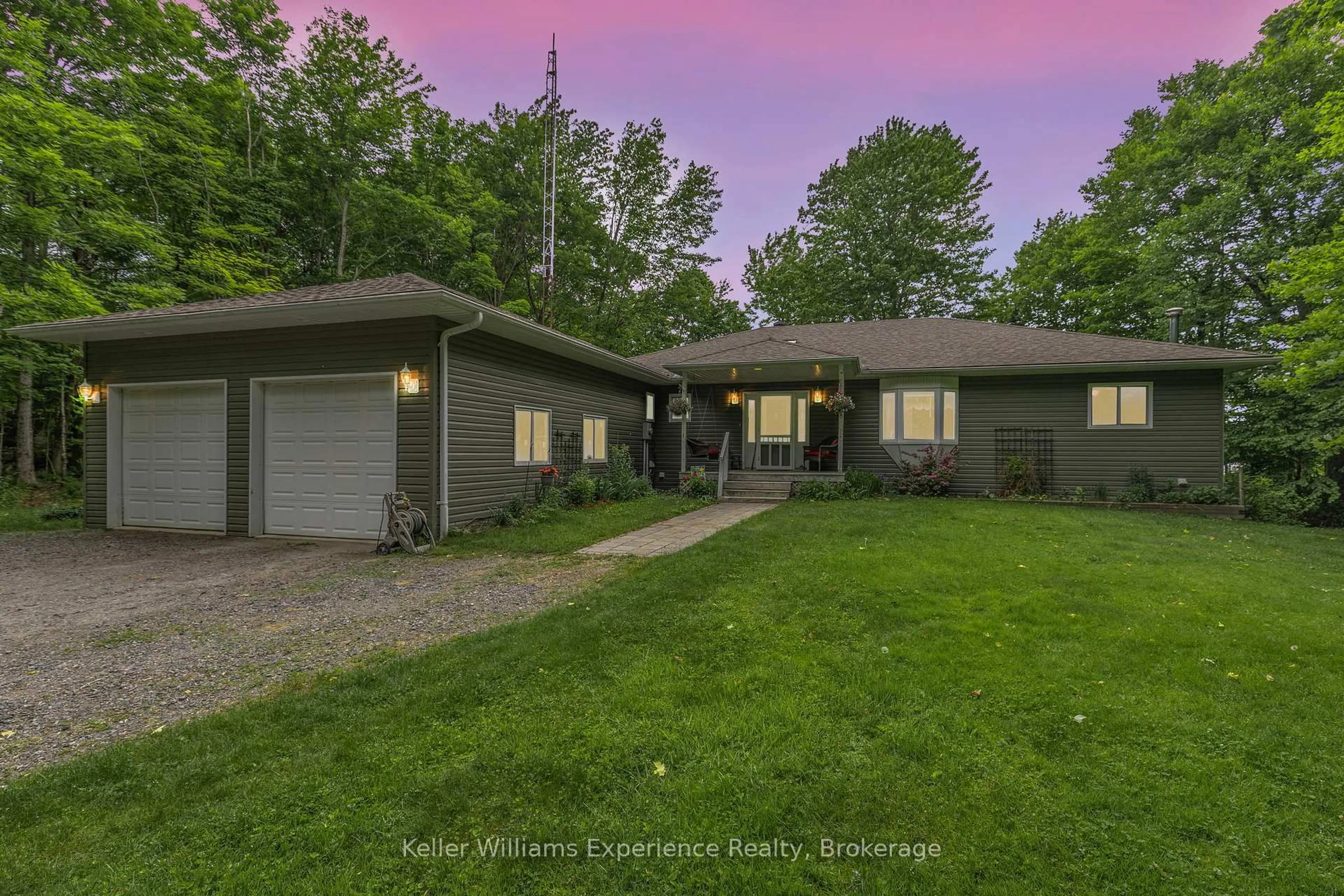 A pic from outside/outdoor area/front of a property/back of a property/a pic from drone, unknown for 1248 Healey Lk Rd, Bracebridge Ontario P1L 1X3