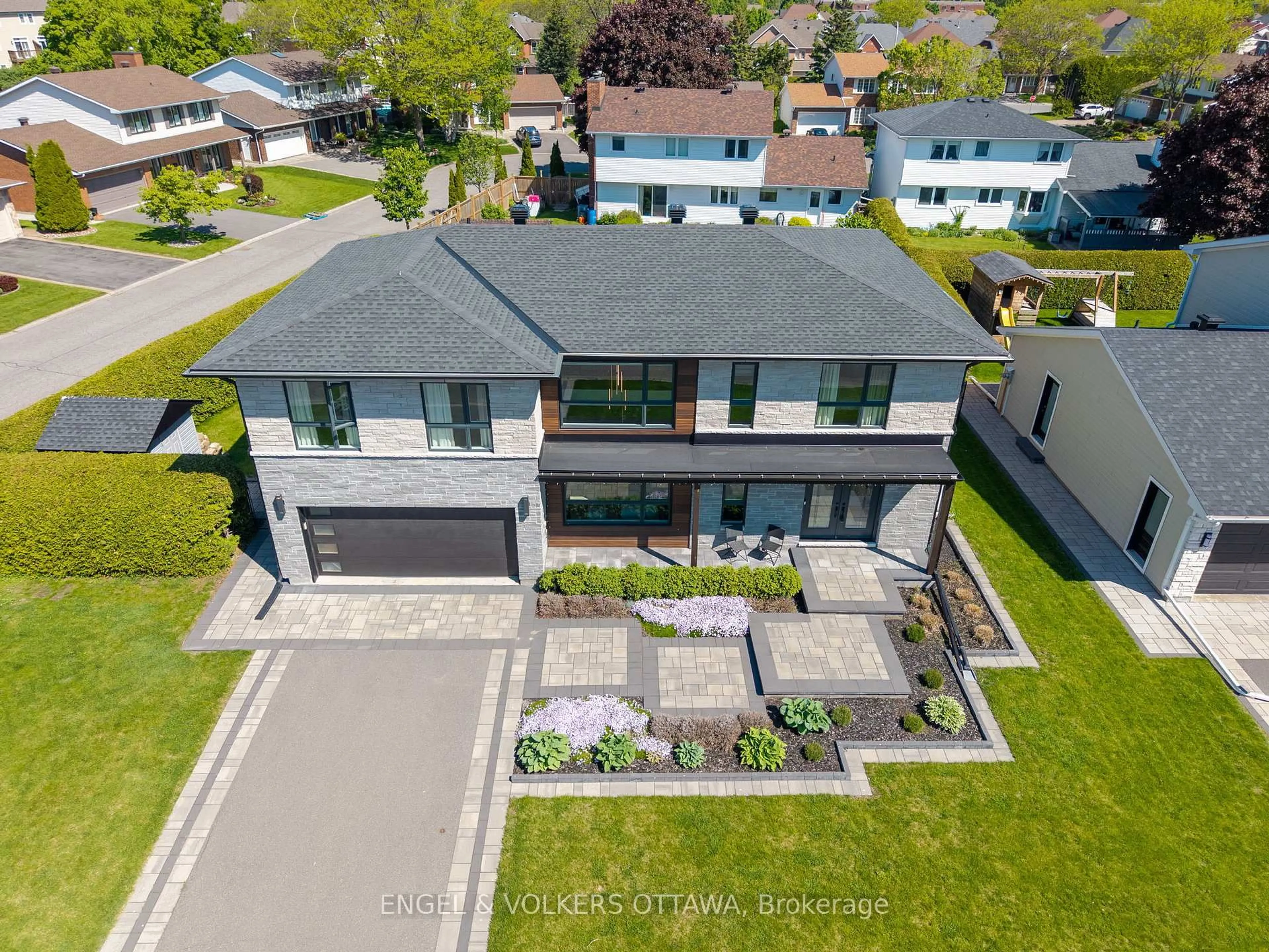 A pic from outside/outdoor area/front of a property/back of a property/a pic from drone, street for 8 Roselawn Crt, Ottawa Ontario K2G 4J2