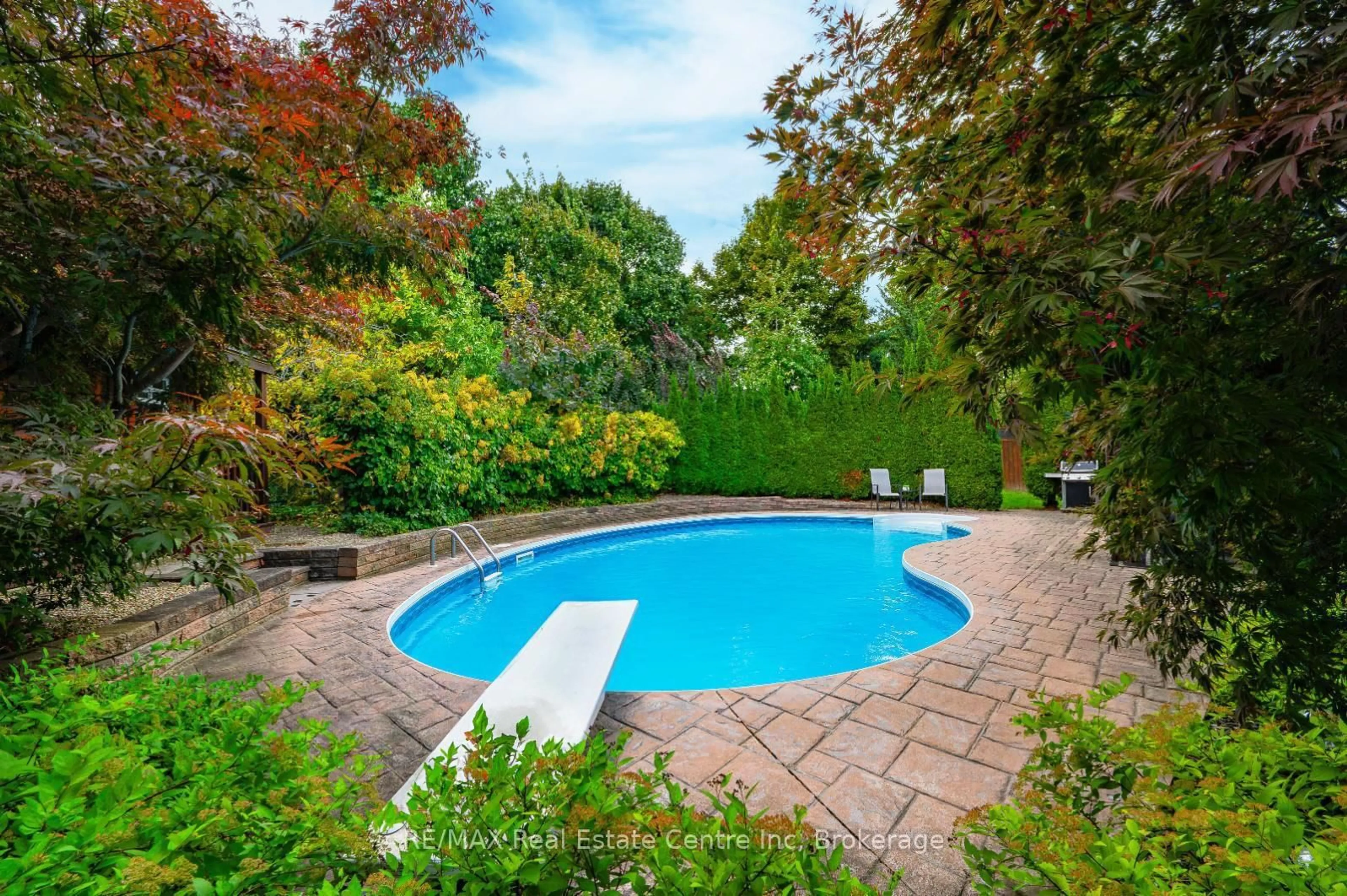 Pool for 52 Bond Crt, Guelph Ontario N1H 8N7