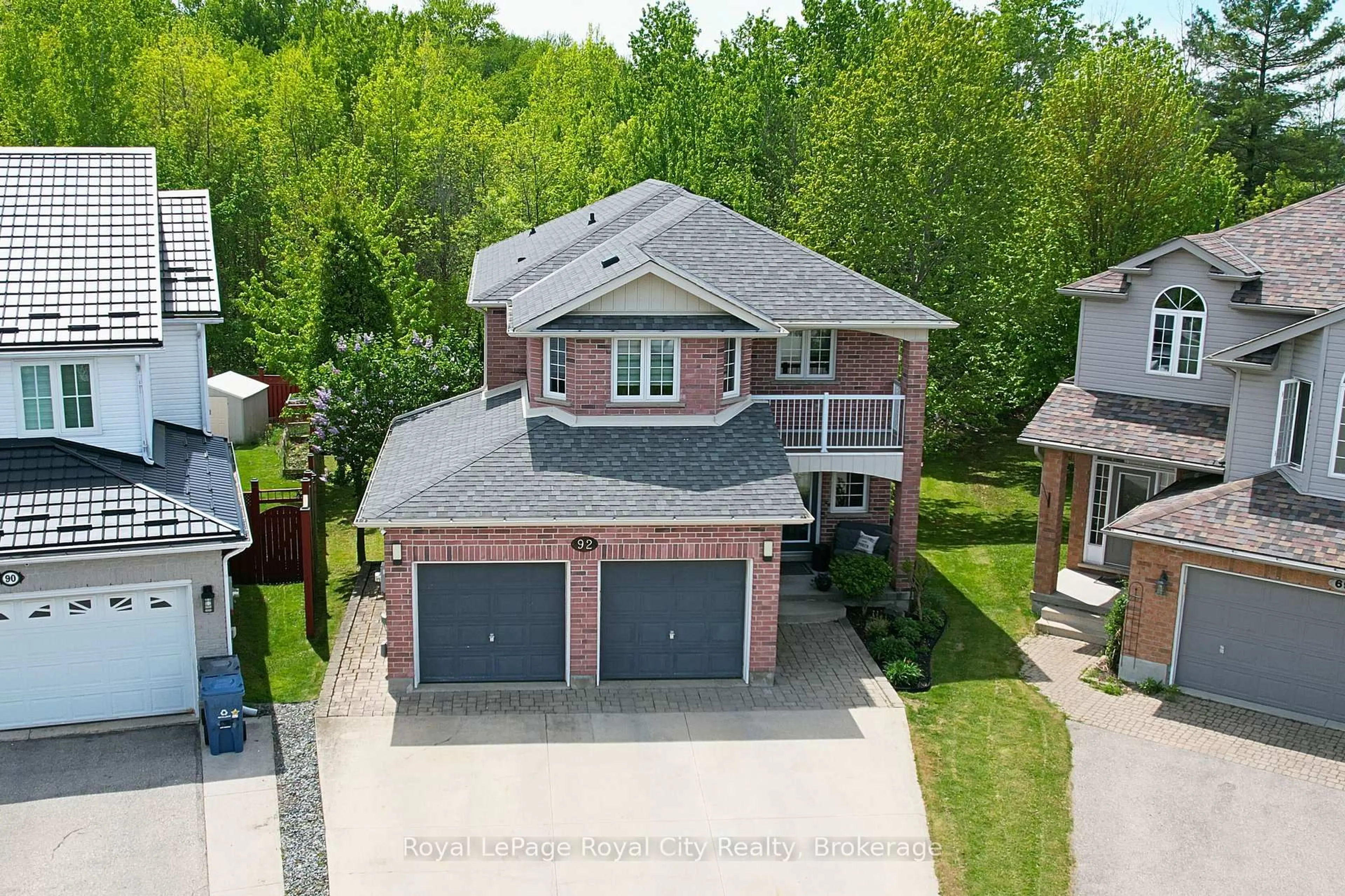 A pic from outside/outdoor area/front of a property/back of a property/a pic from drone, street for 92 Chillico Dr, Guelph Ontario N1K 1Y6