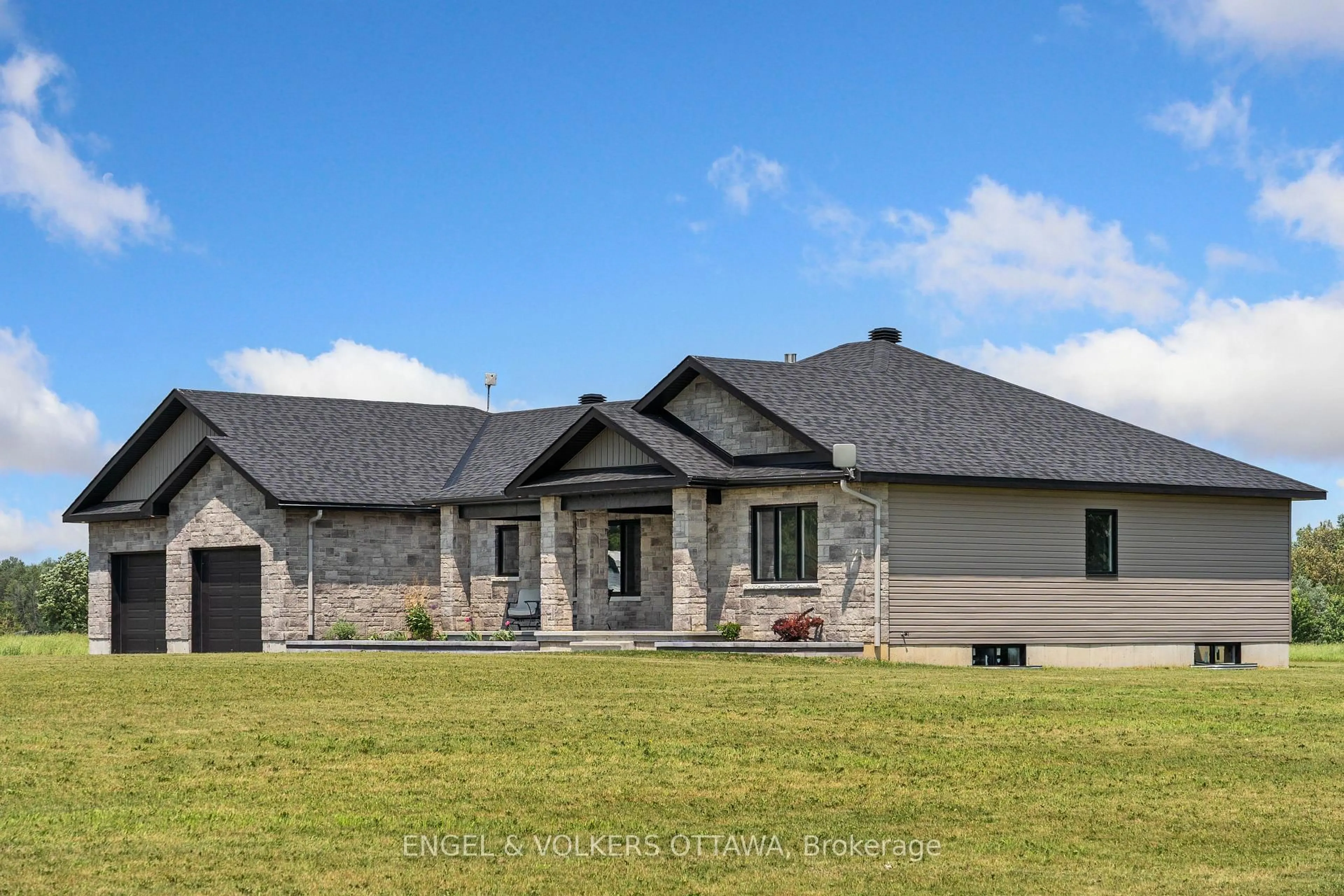 Home with brick exterior material, building for 3415 Stagecoach Rd, Osgoode Ontario K0A 2W0