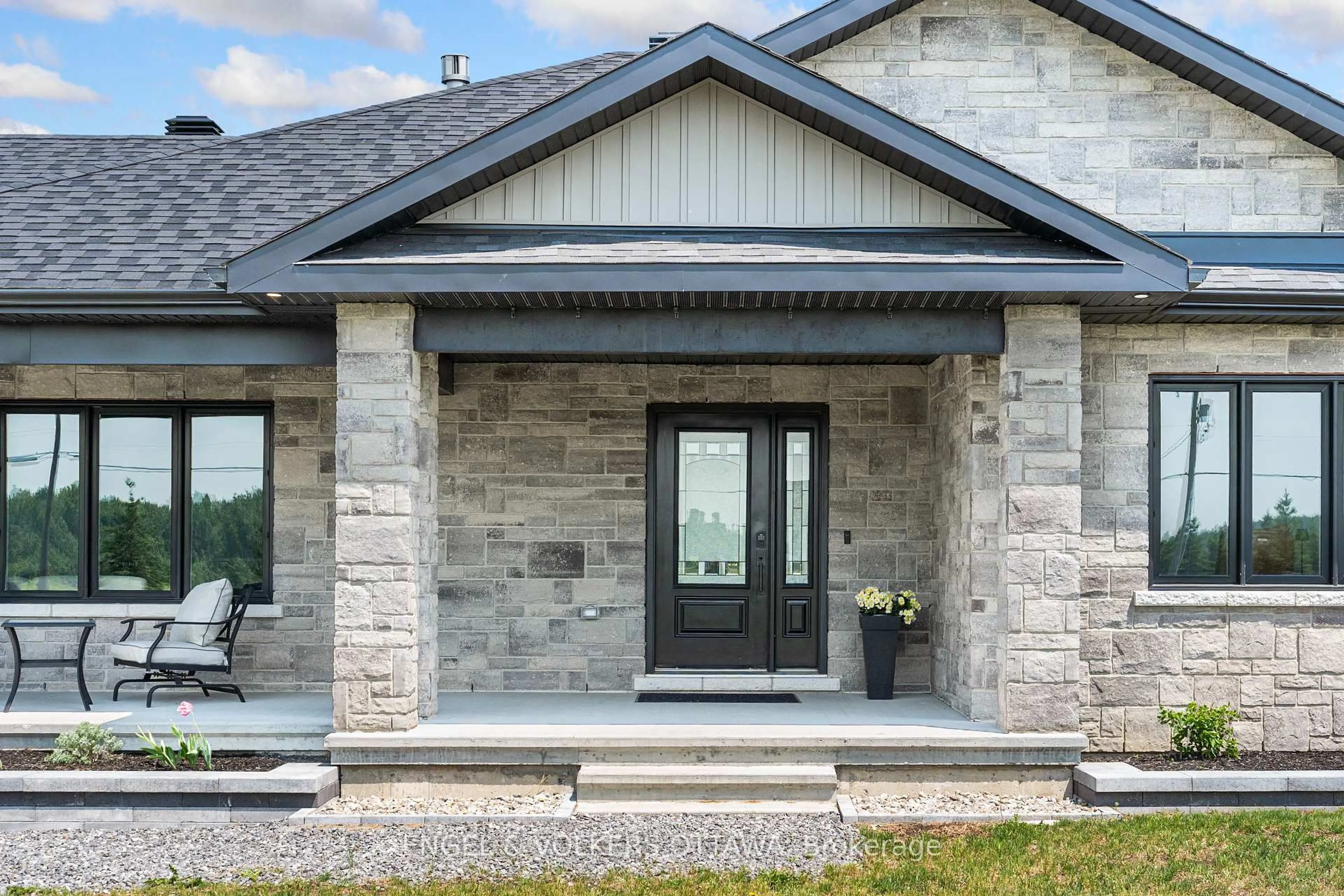 Home with brick exterior material, unknown for 3415 Stagecoach Rd, Osgoode Ontario K0A 2W0