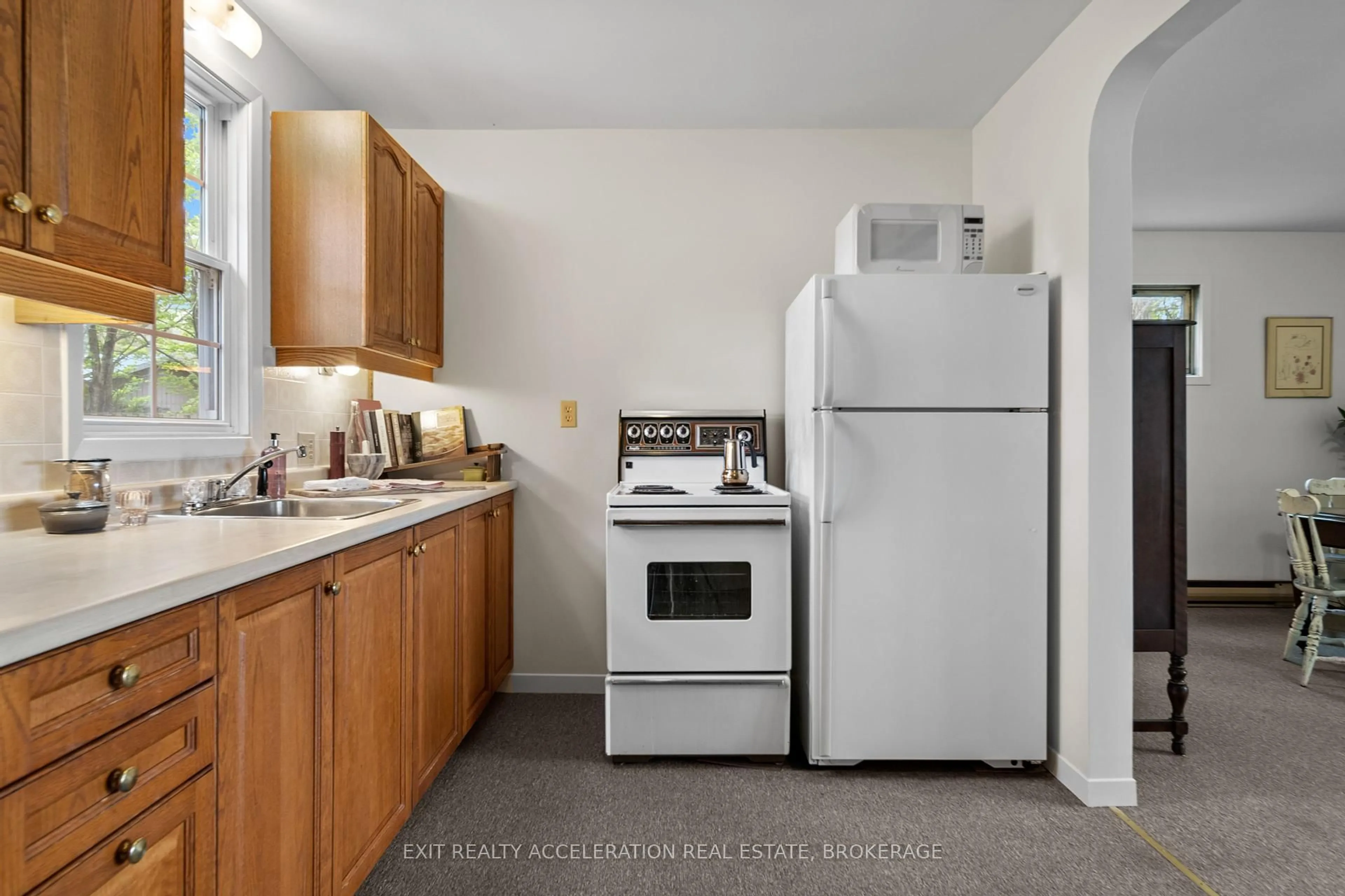 Standard kitchen, unknown for 4715 County Rd 9, Napanee Ontario K7R 3K8