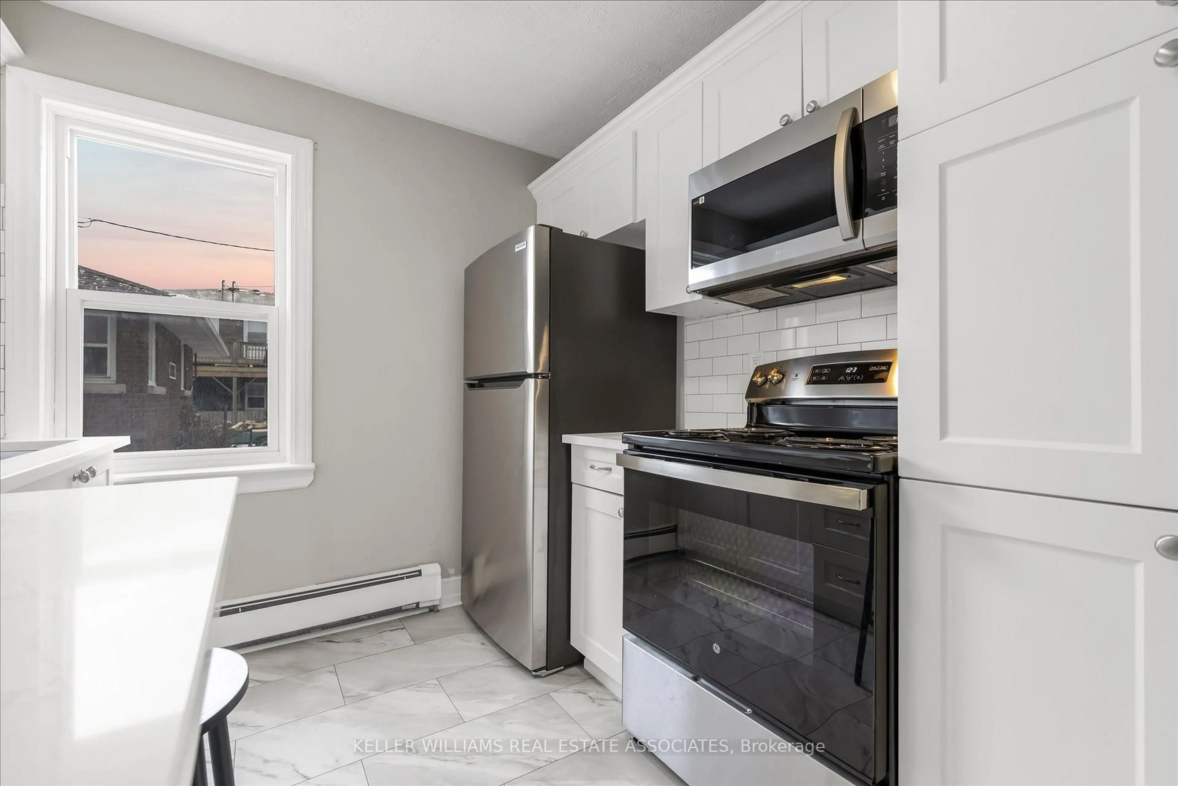 Standard kitchen, unknown for 180 Pine St, Thorold Ontario L2V 3M4