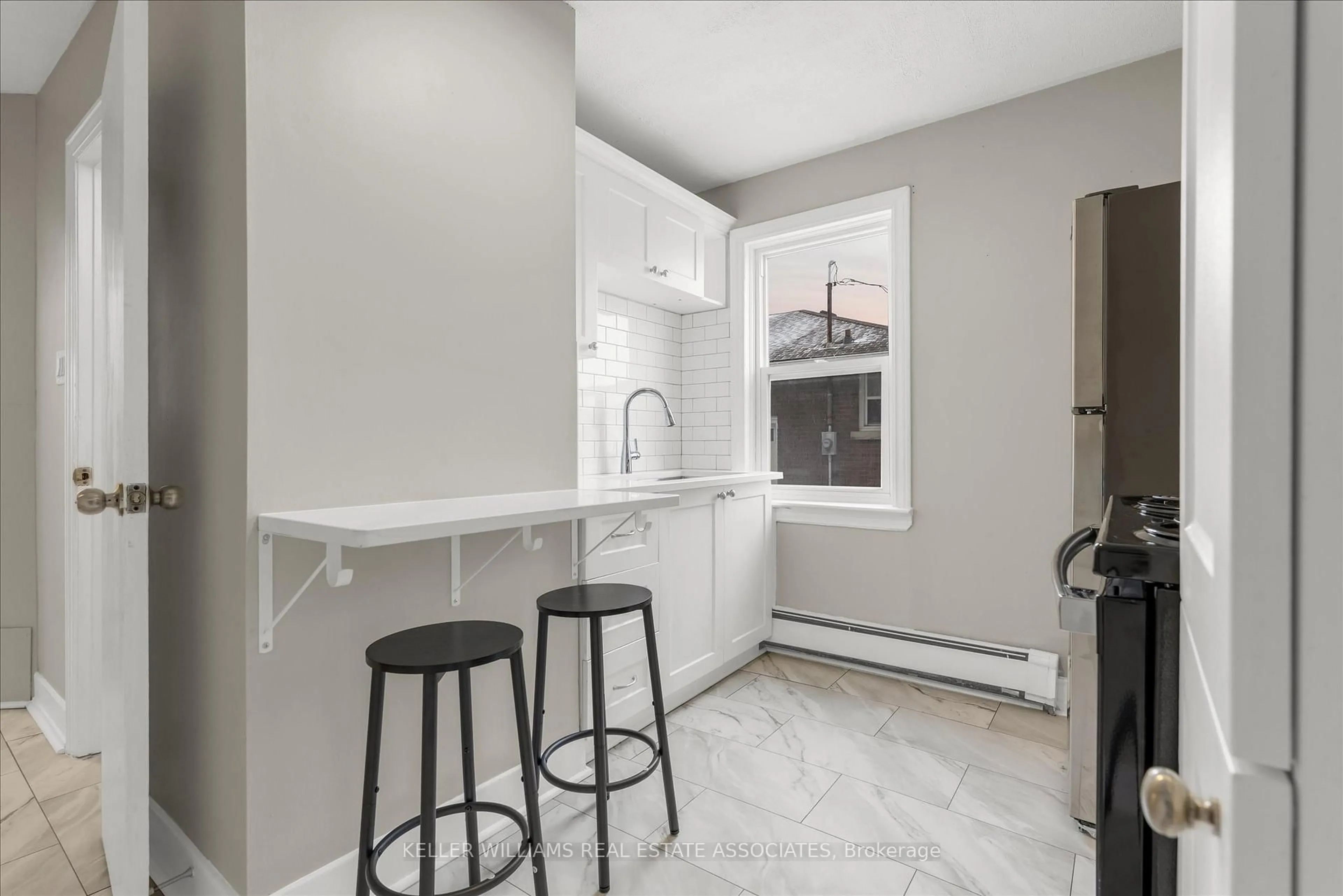 Standard kitchen, ceramic/tile floor for 180 Pine St, Thorold Ontario L2V 3M4