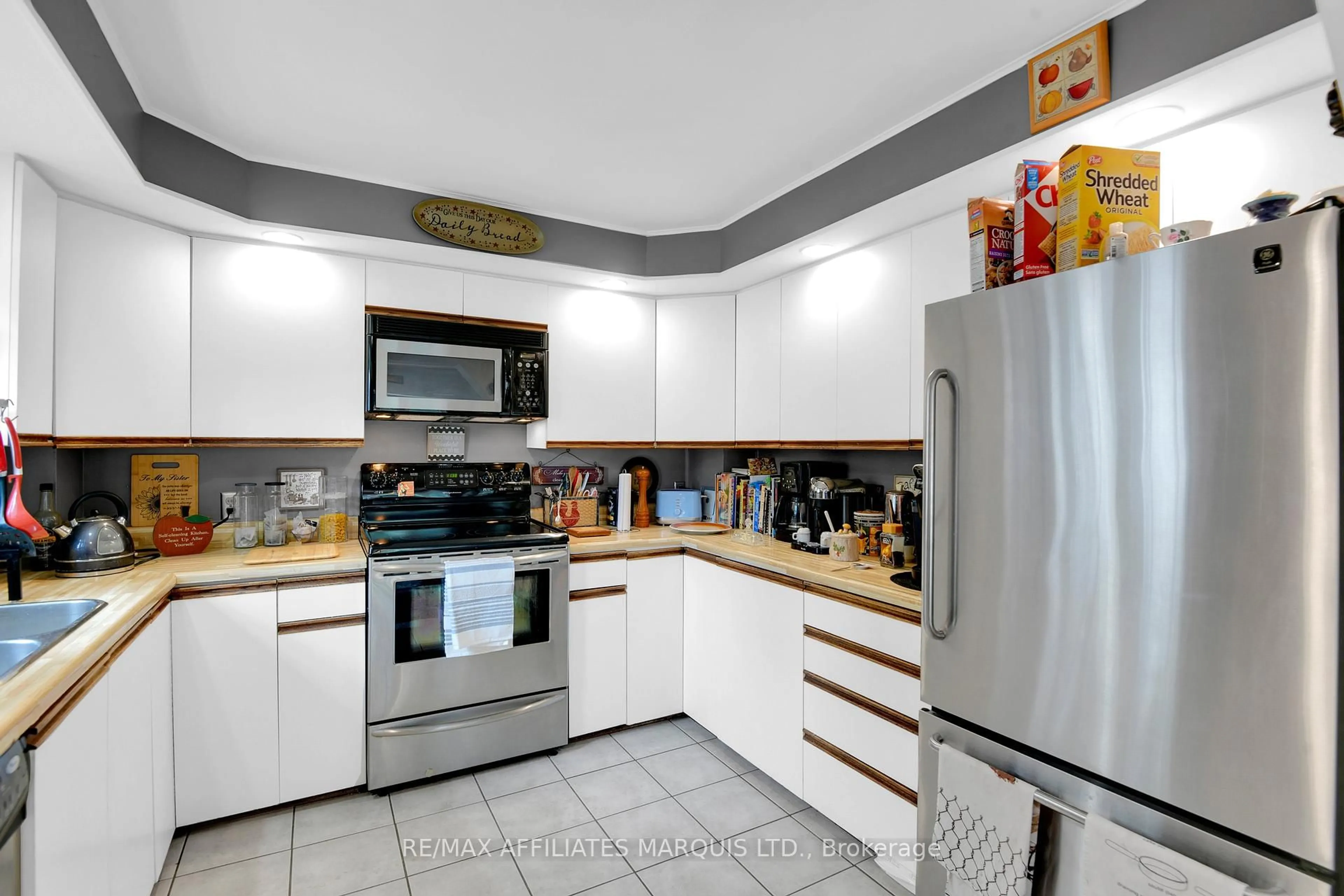 Standard kitchen, ceramic/tile floor for 3020 Pitt St, Cornwall Ontario K6K 1A8