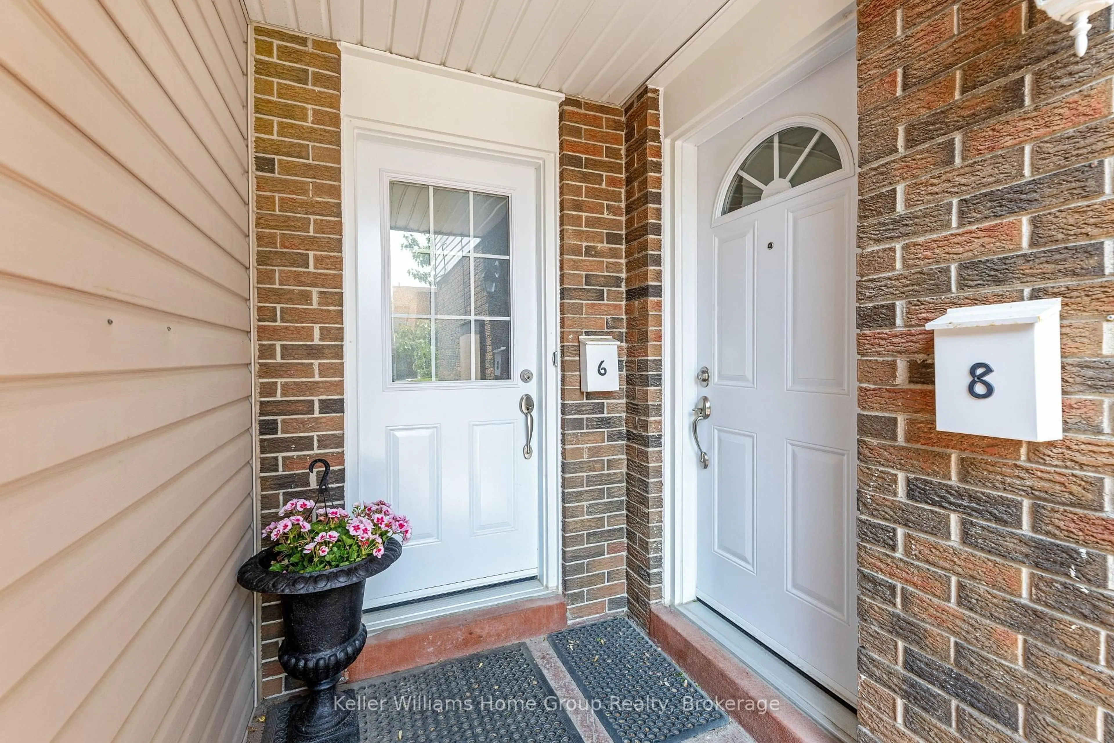 Indoor entryway for 175 Elm Ridge Dr #6, Kitchener Ontario N2N 1L7