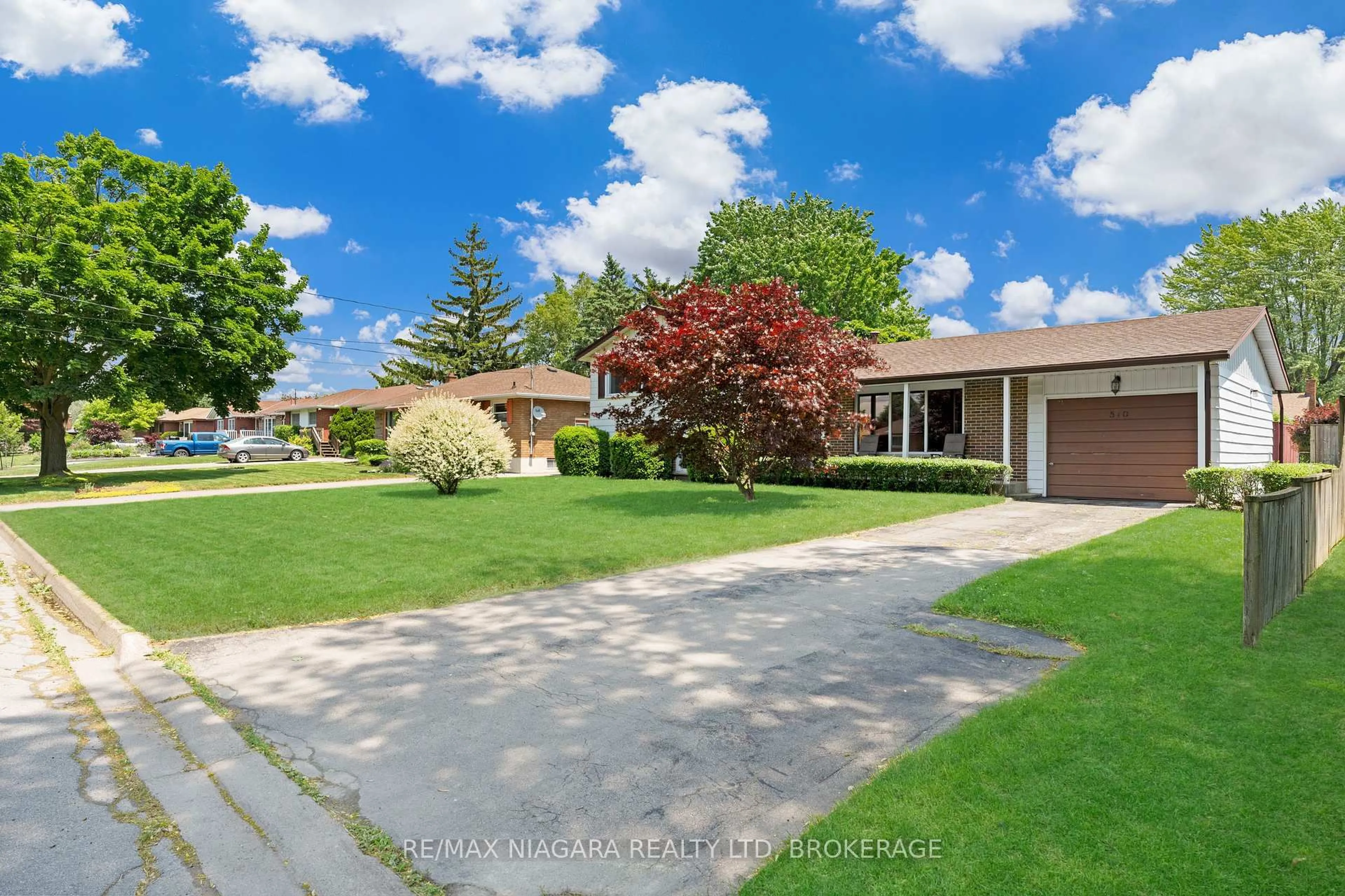 A pic from outside/outdoor area/front of a property/back of a property/a pic from drone, street for 510 Leonard Ave, Welland Ontario L3C 3A7